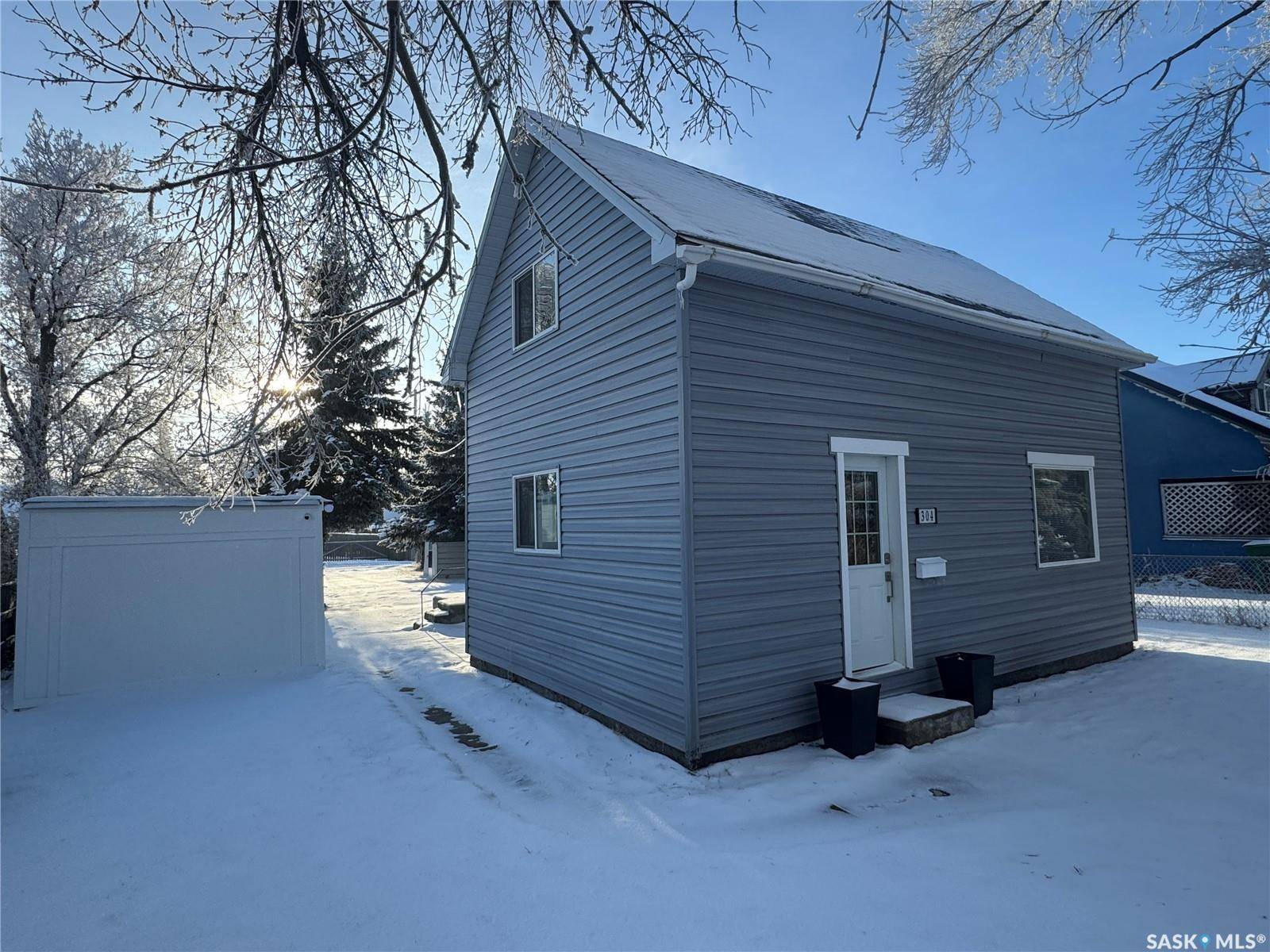 Biggar, SK S0K 0M0,304 5th AVENUE E
