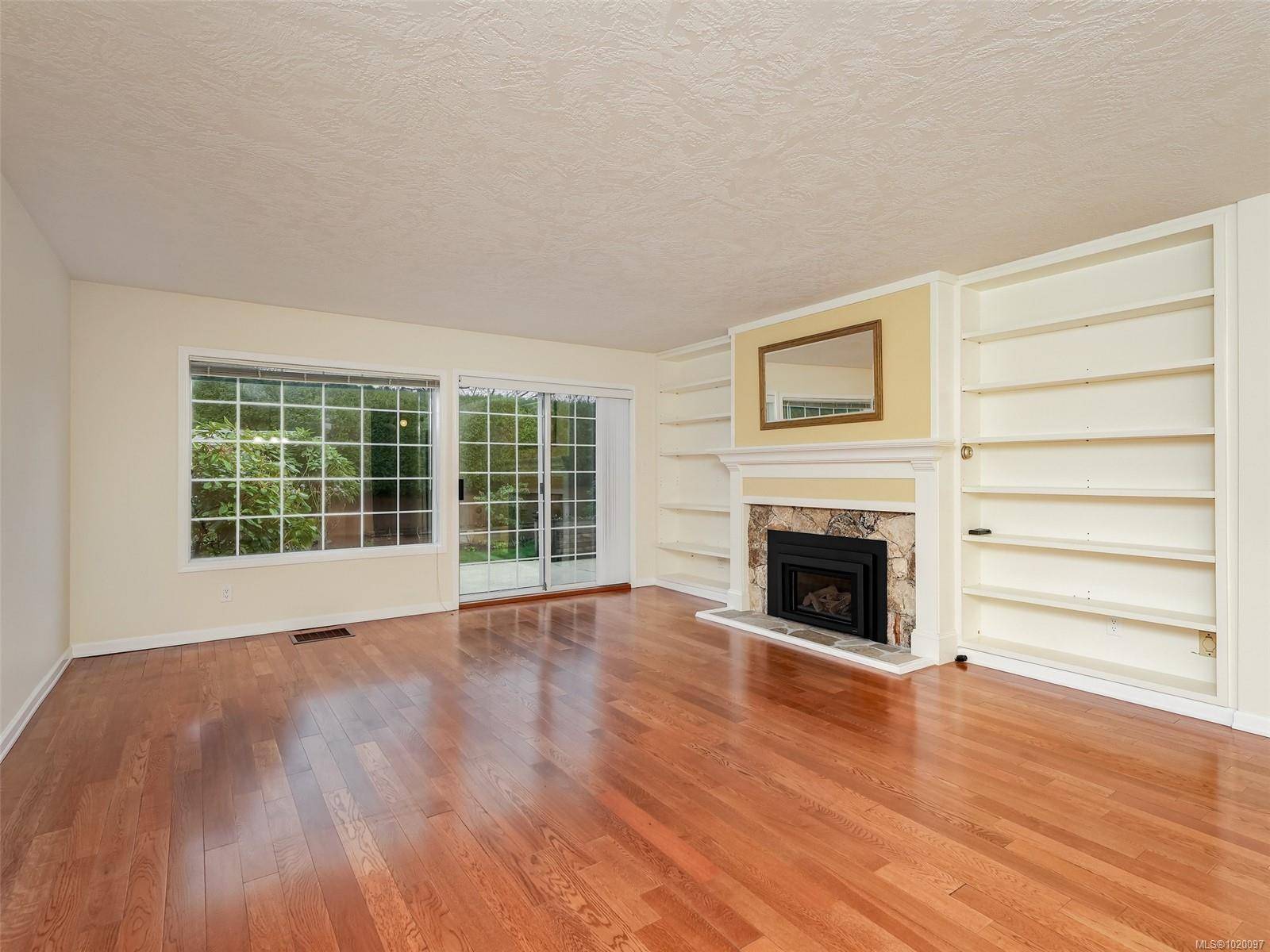 Saanich, BC V8Y 2V1,993 Scottswood Close