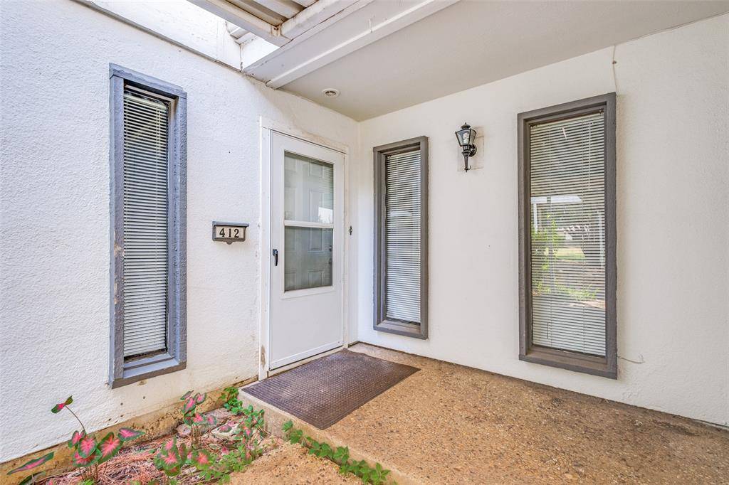 Denton, TX 76205,412 Hollyhill Lane