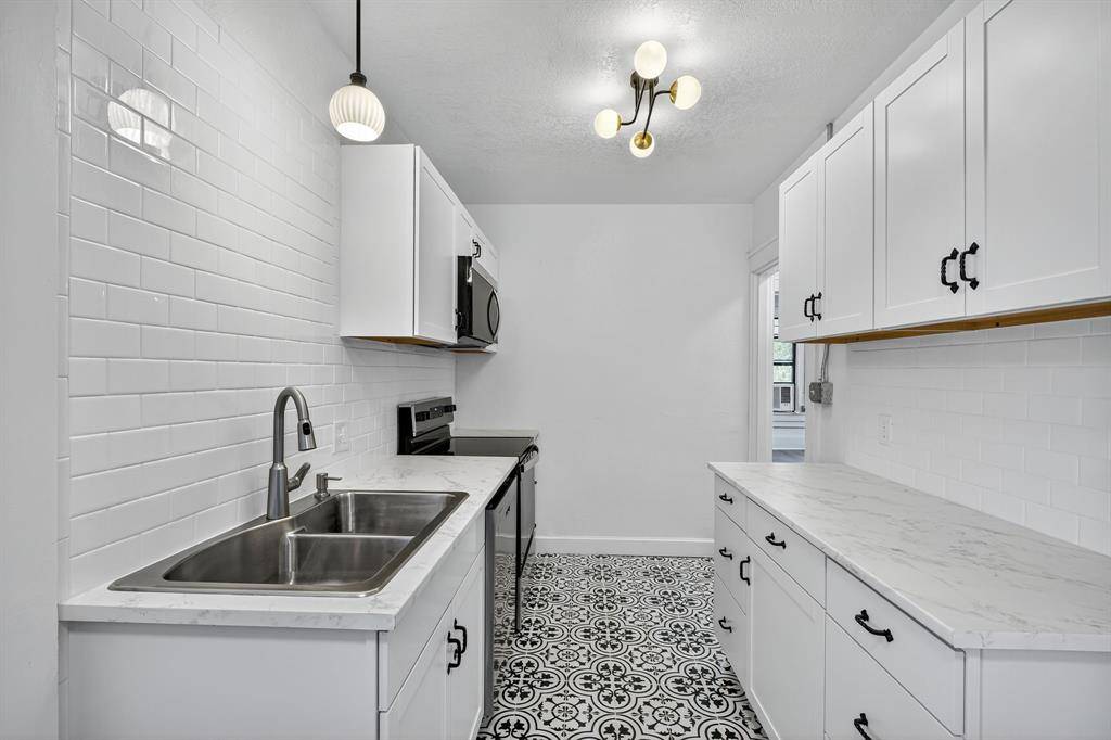 Mineral Wells, TX 76067,513 NW 6th Street #4