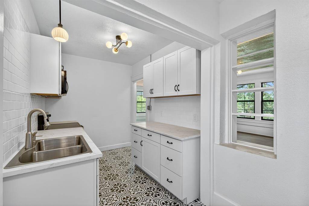 Mineral Wells, TX 76067,513 NW 6th Street #4