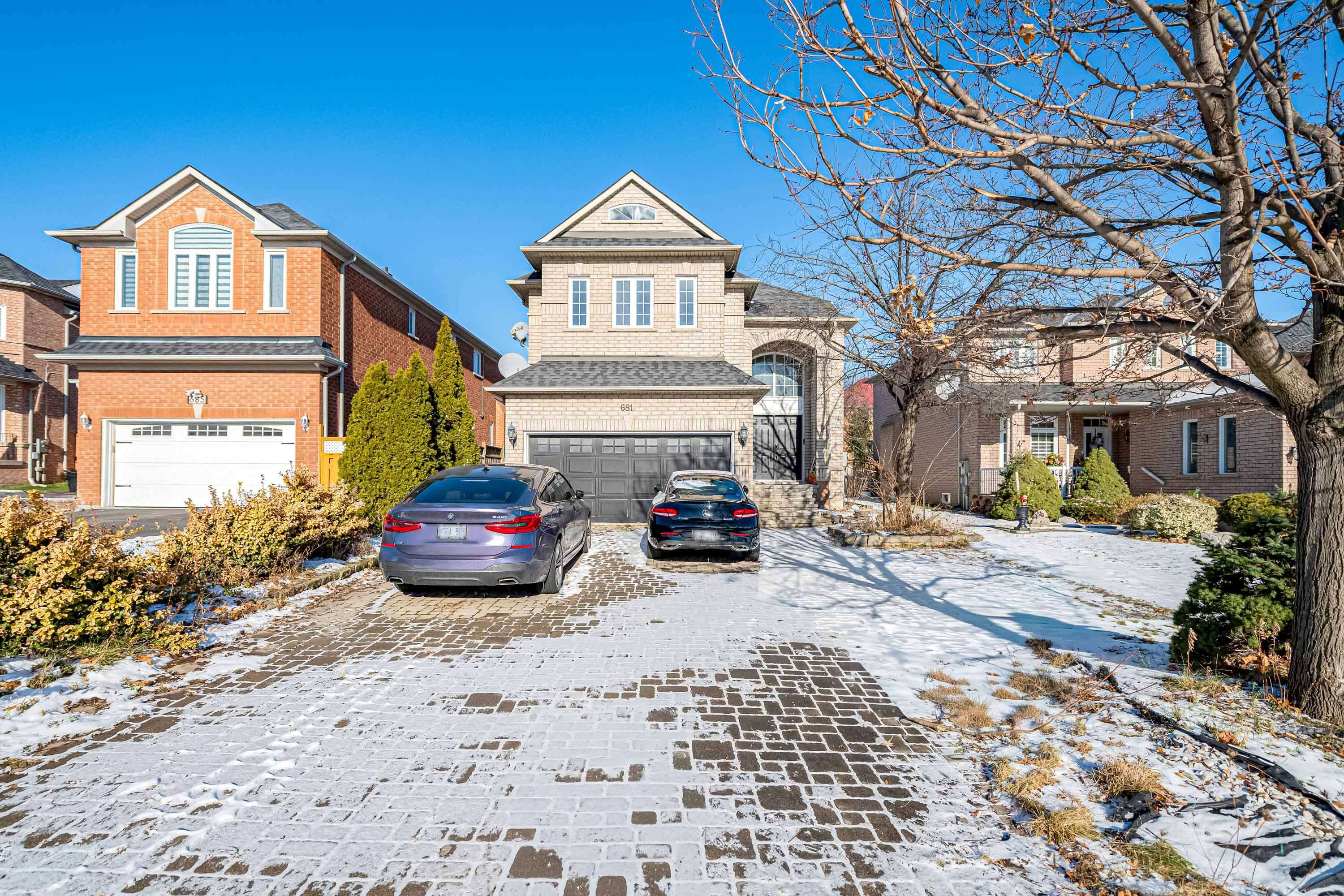 Mississauga, ON L5R 3Y1,681 Bristol RD W