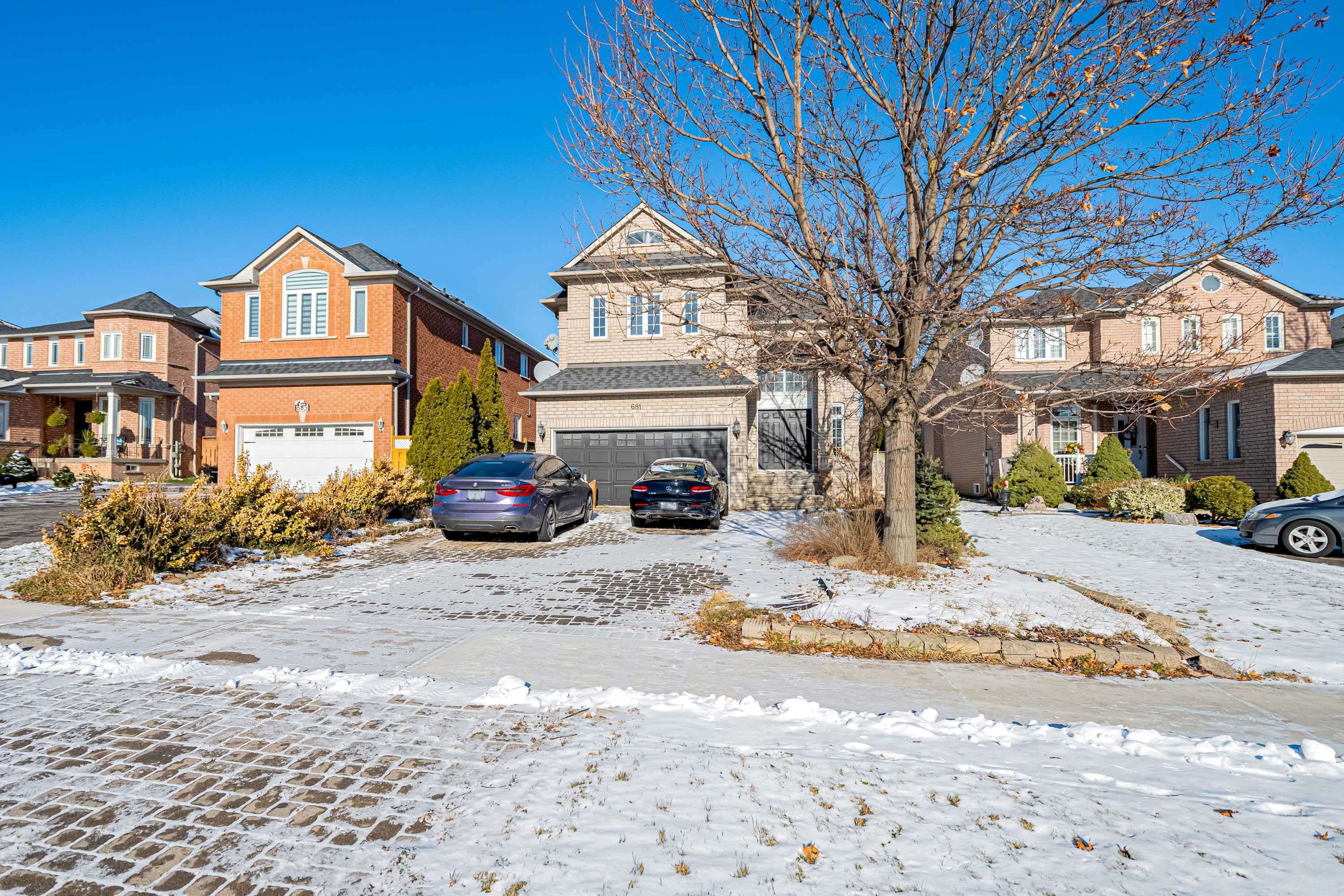 Mississauga, ON L5R 3Y1,681 Bristol RD W