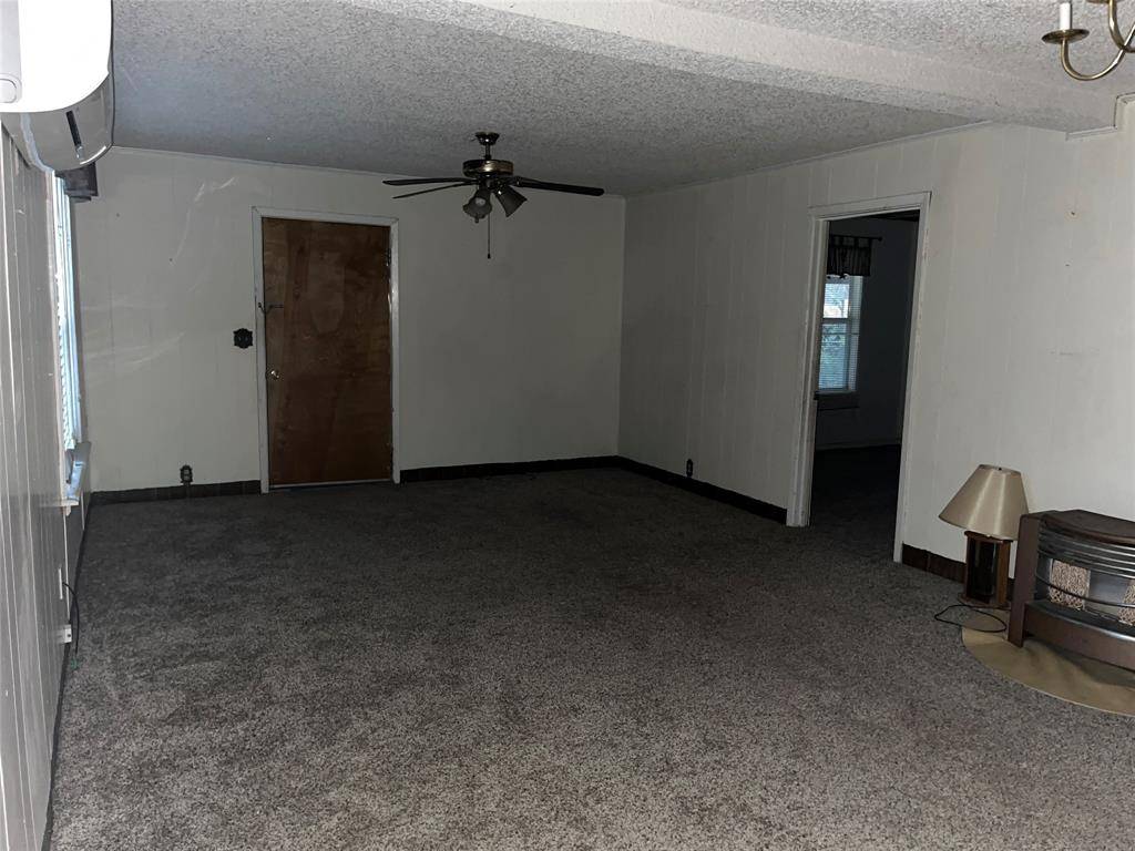 Comanche, TX 76442,305 N TRAVIS Street