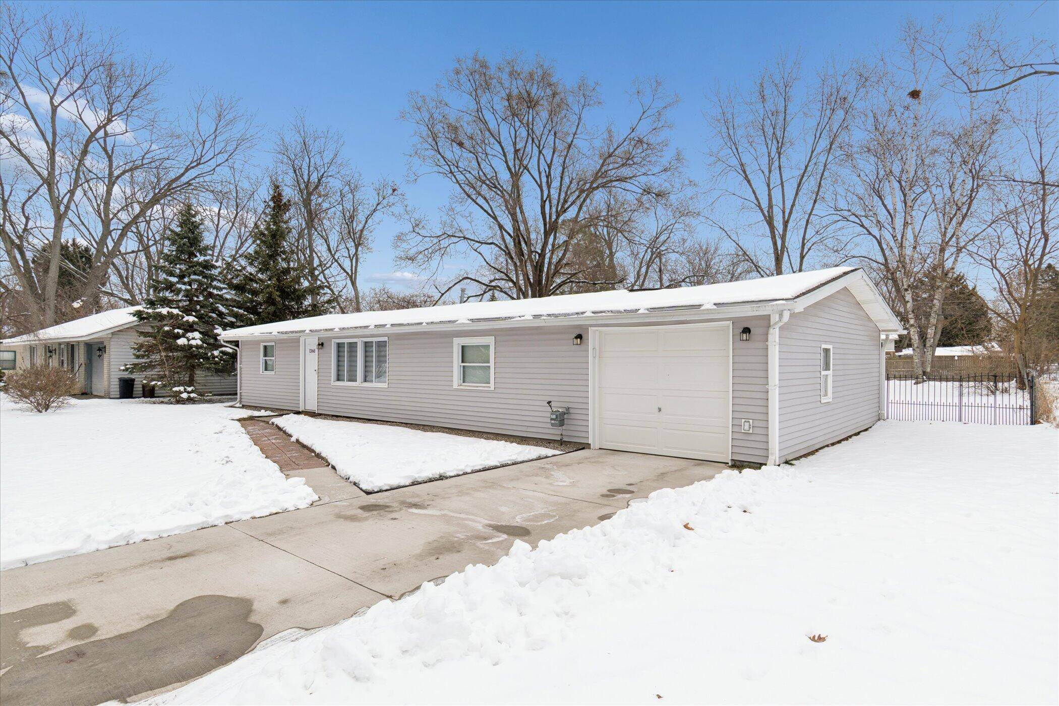 Walled Lake, MI 48390,1360 Decker RD