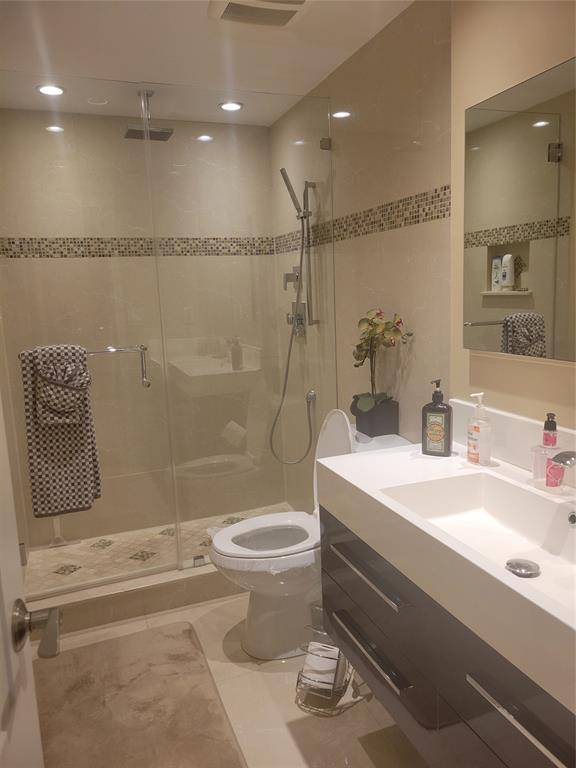 Sunny Isles Beach, FL 33160,19370 Collins Ave #1218