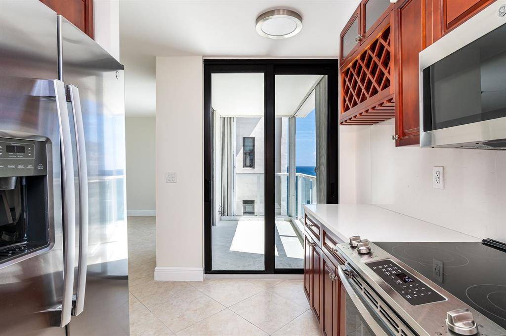 Pompano Beach, FL 33062,1000 S Ocean Blvd #17G