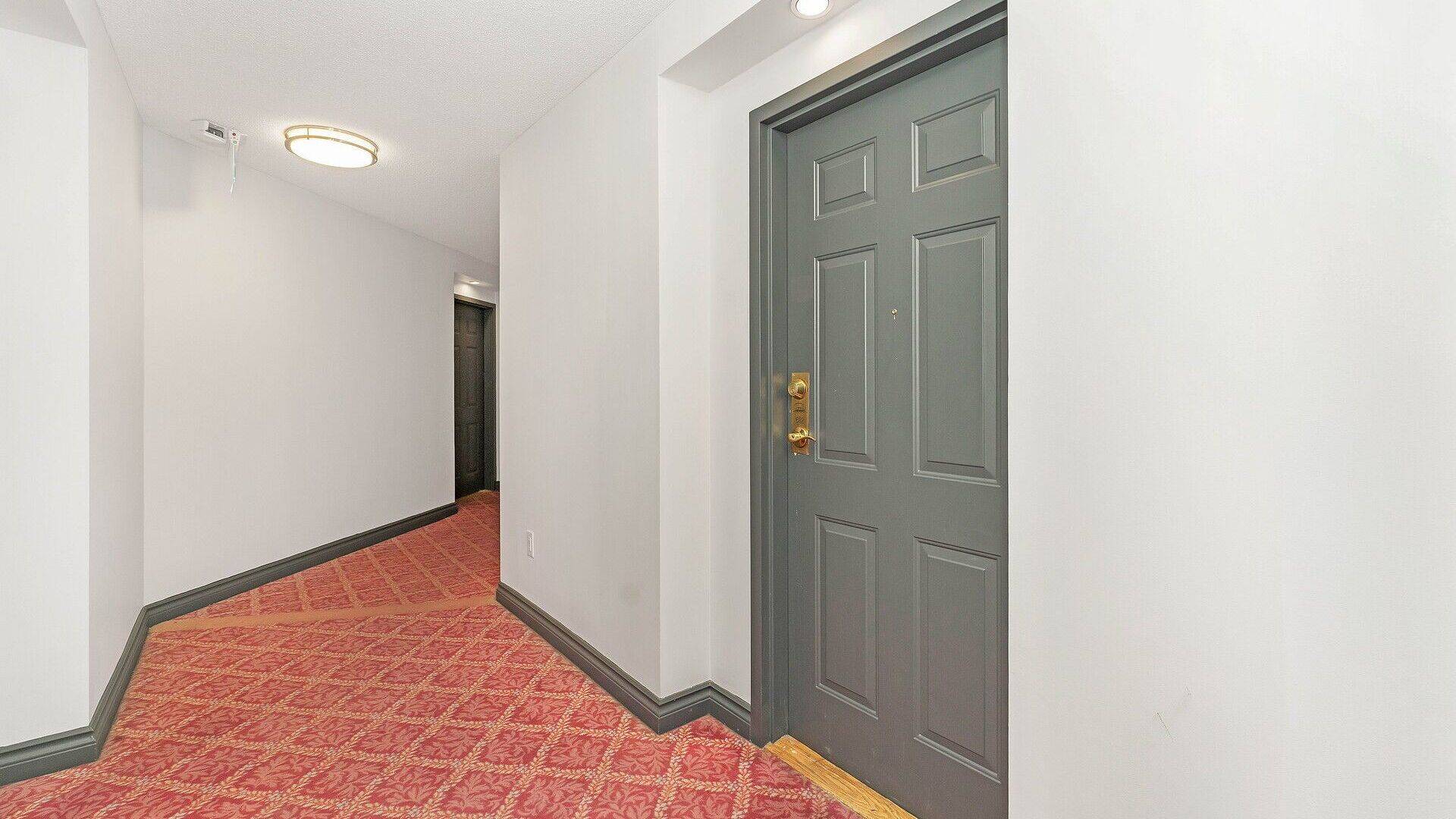 Mississauga, ON L5B 3Z4,250 Webb DR #612