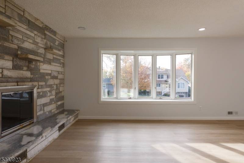 Livingston Twp., NJ 07039,23 Winans Rd