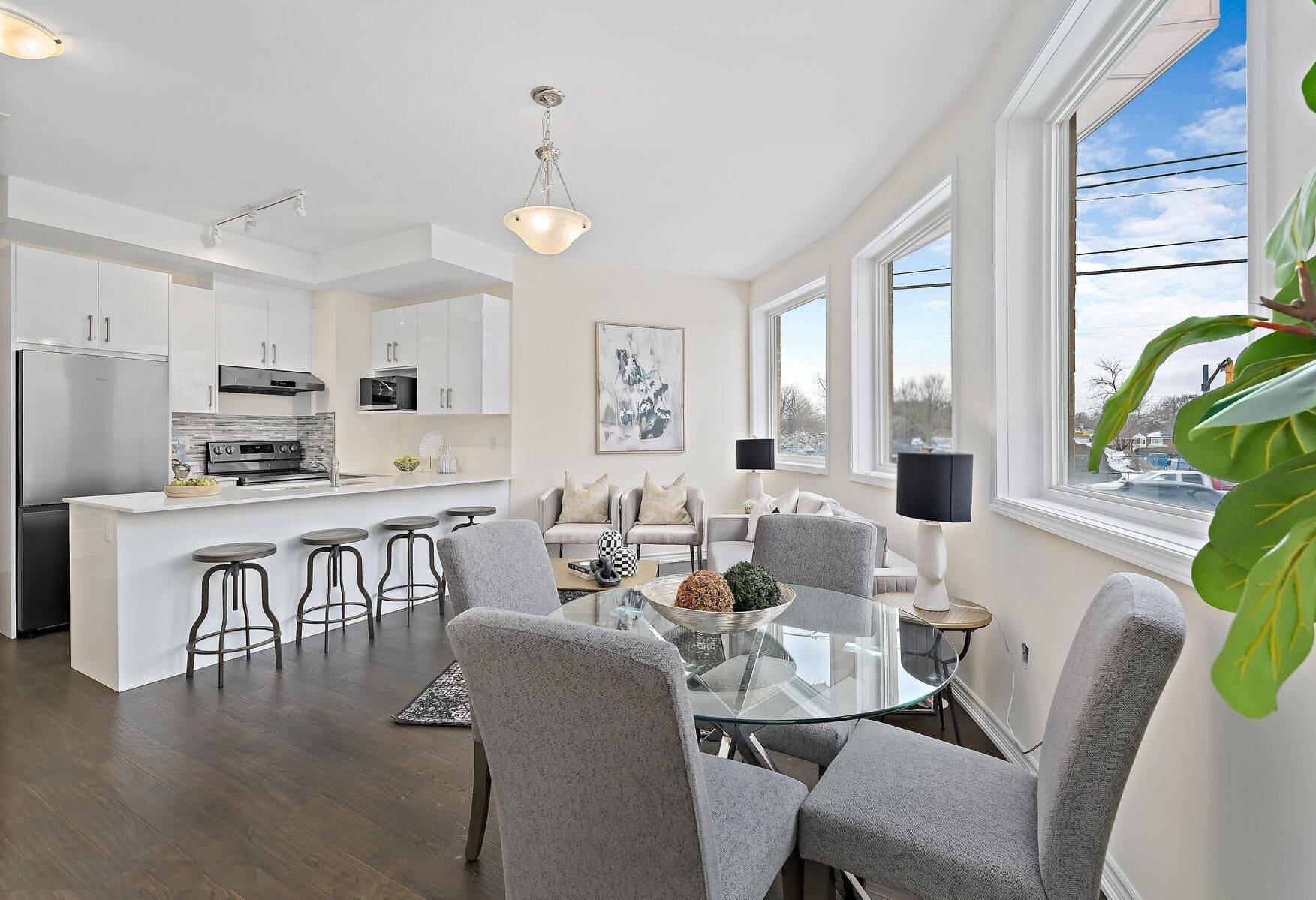 Toronto C13, ON M3A 0A8,2 Curlew DR