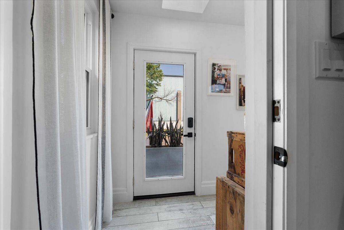 Hamilton, ON L8L 4X8,575 Mary ST