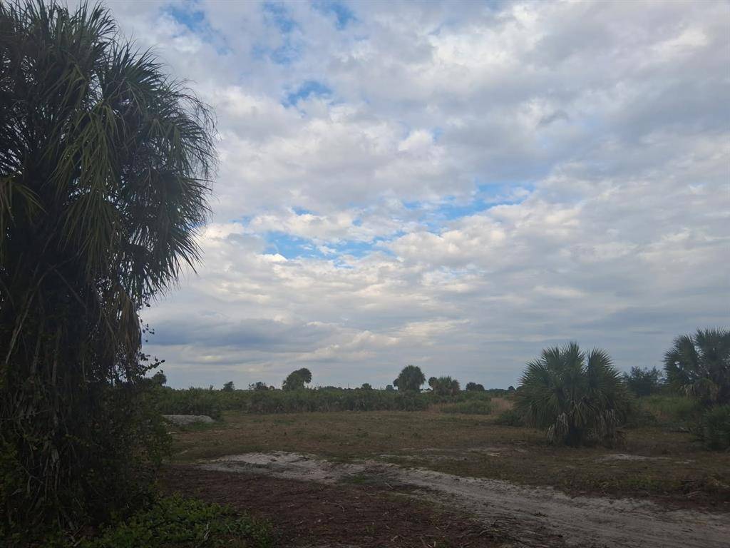 Okeechobee, FL 34972,21583 NW 274th Street