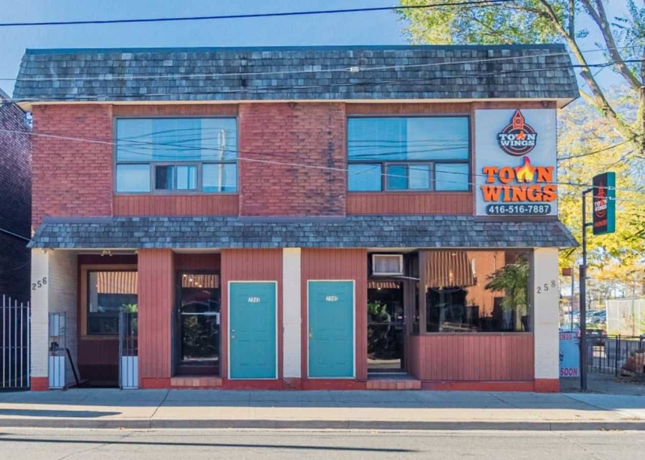 Toronto C01, ON M6H 3X9,256 Lansdowne AVE #Main