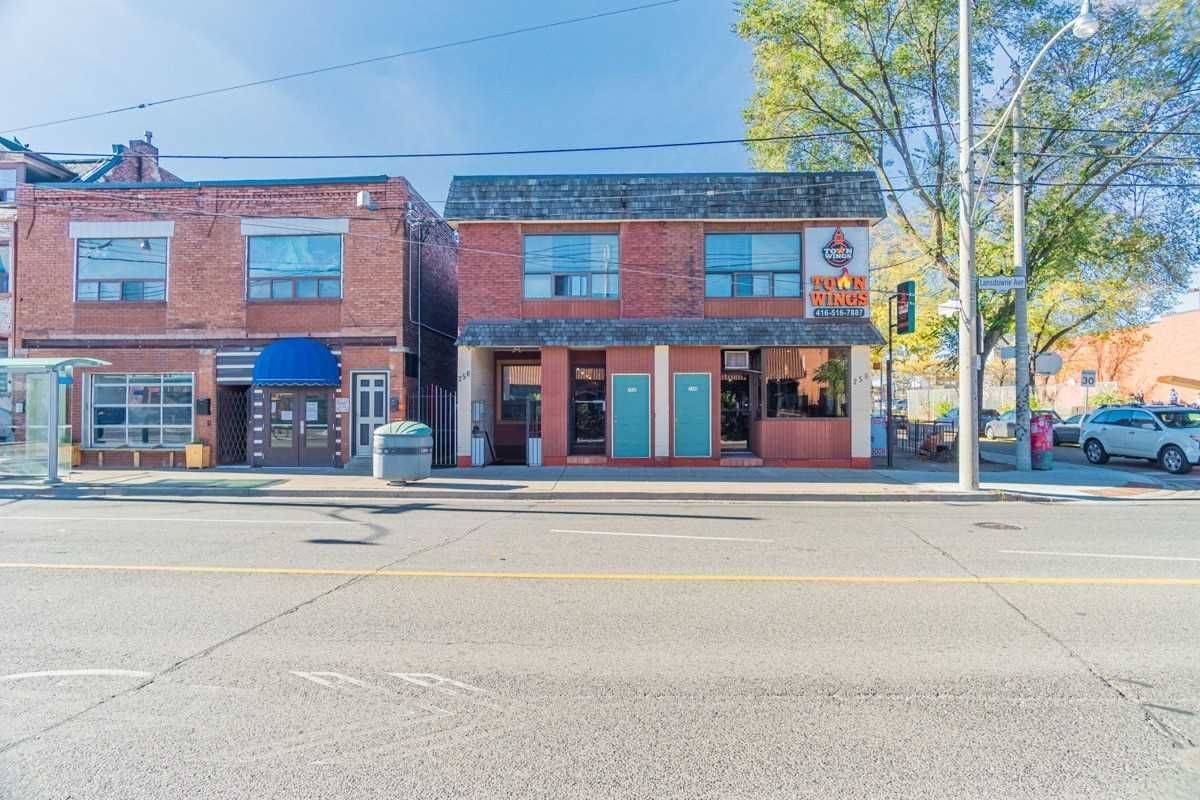 Toronto C01, ON M6H 3X9,256 Lansdowne AVE #Main