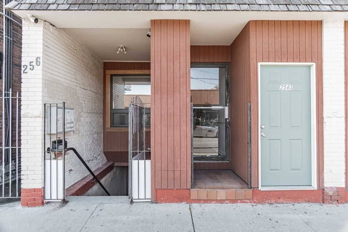 Toronto C01, ON M6H 3X9,256 Lansdowne AVE #Main