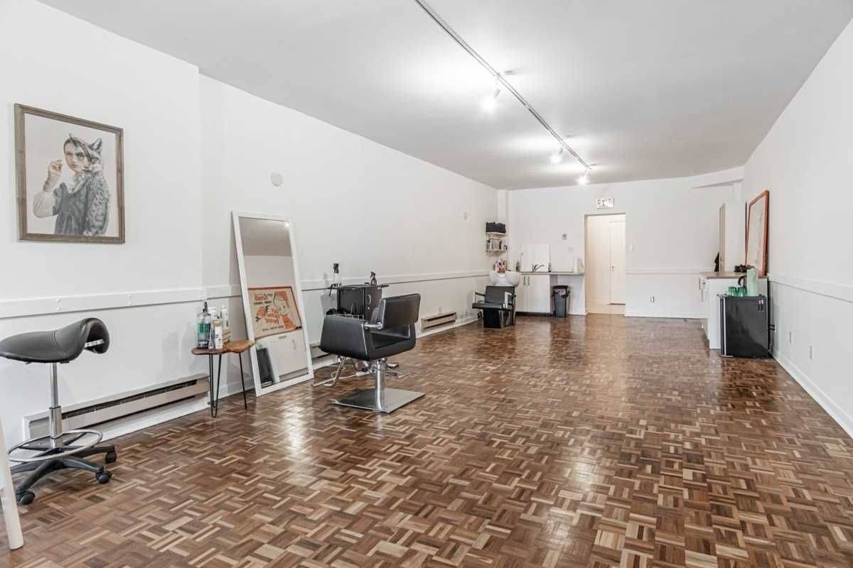 Toronto C01, ON M6H 3X9,256 Lansdowne AVE #Main