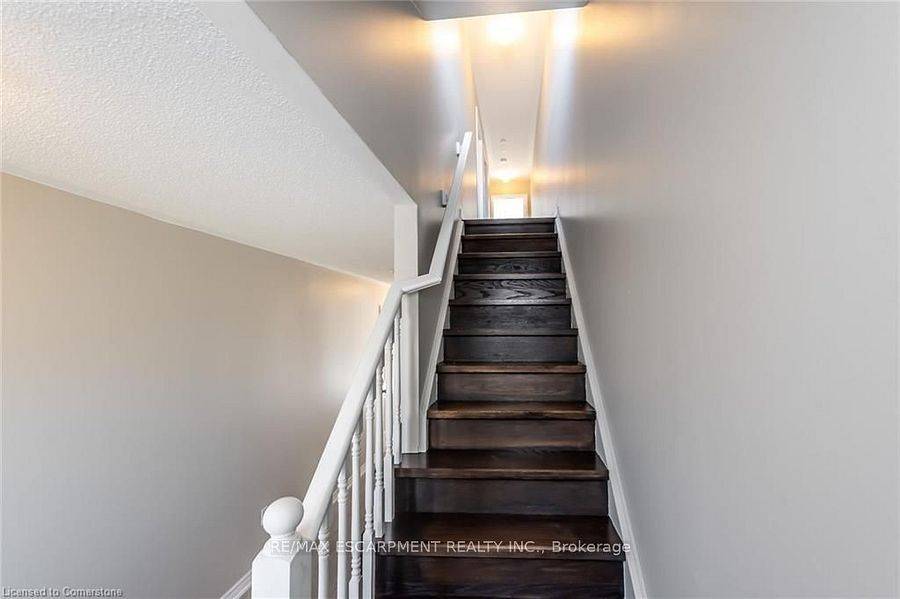 Burlington, ON L7L 7A5,626 Taylor CRES