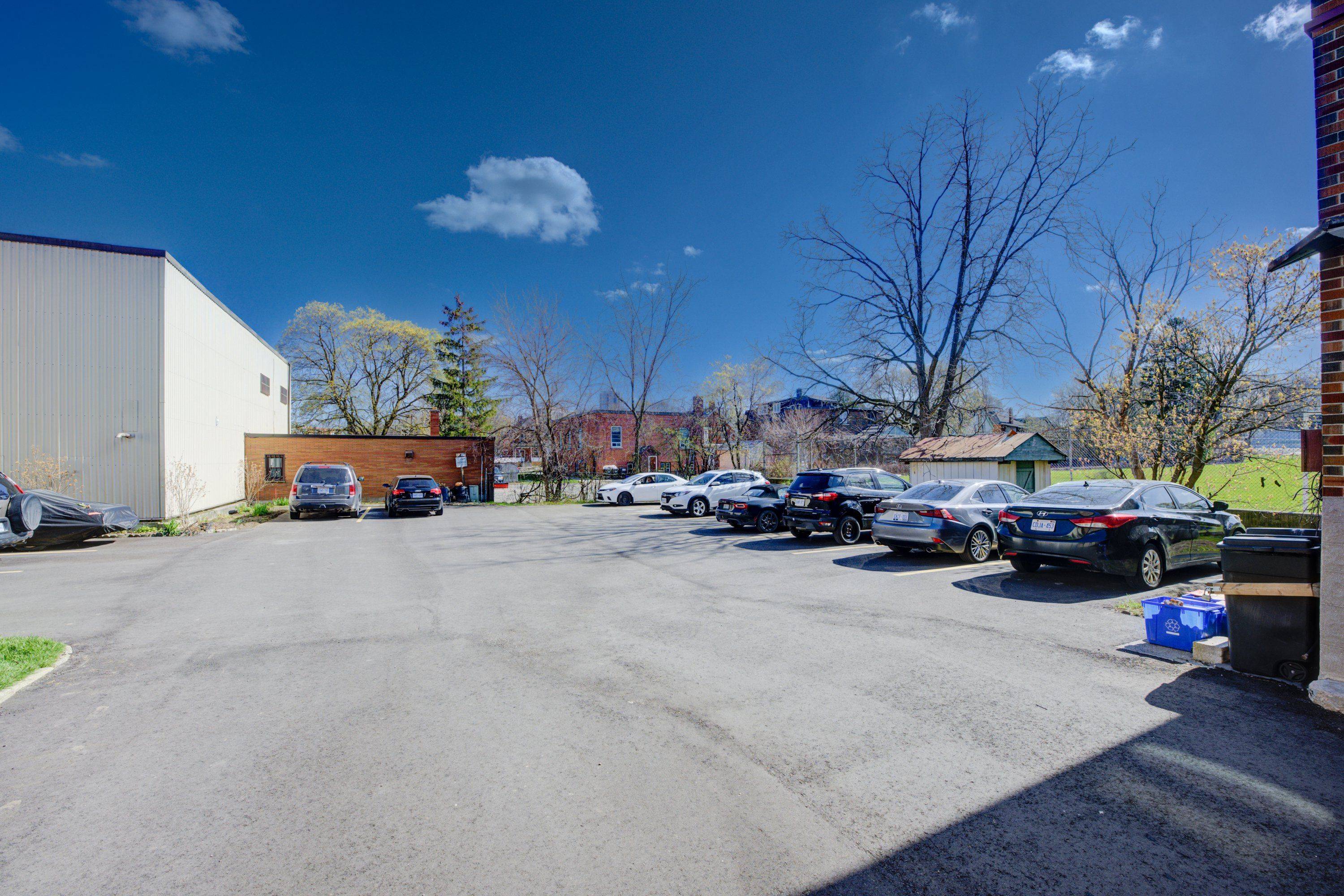 Kitchener, ON N2H 5N1,345 Louisa ST