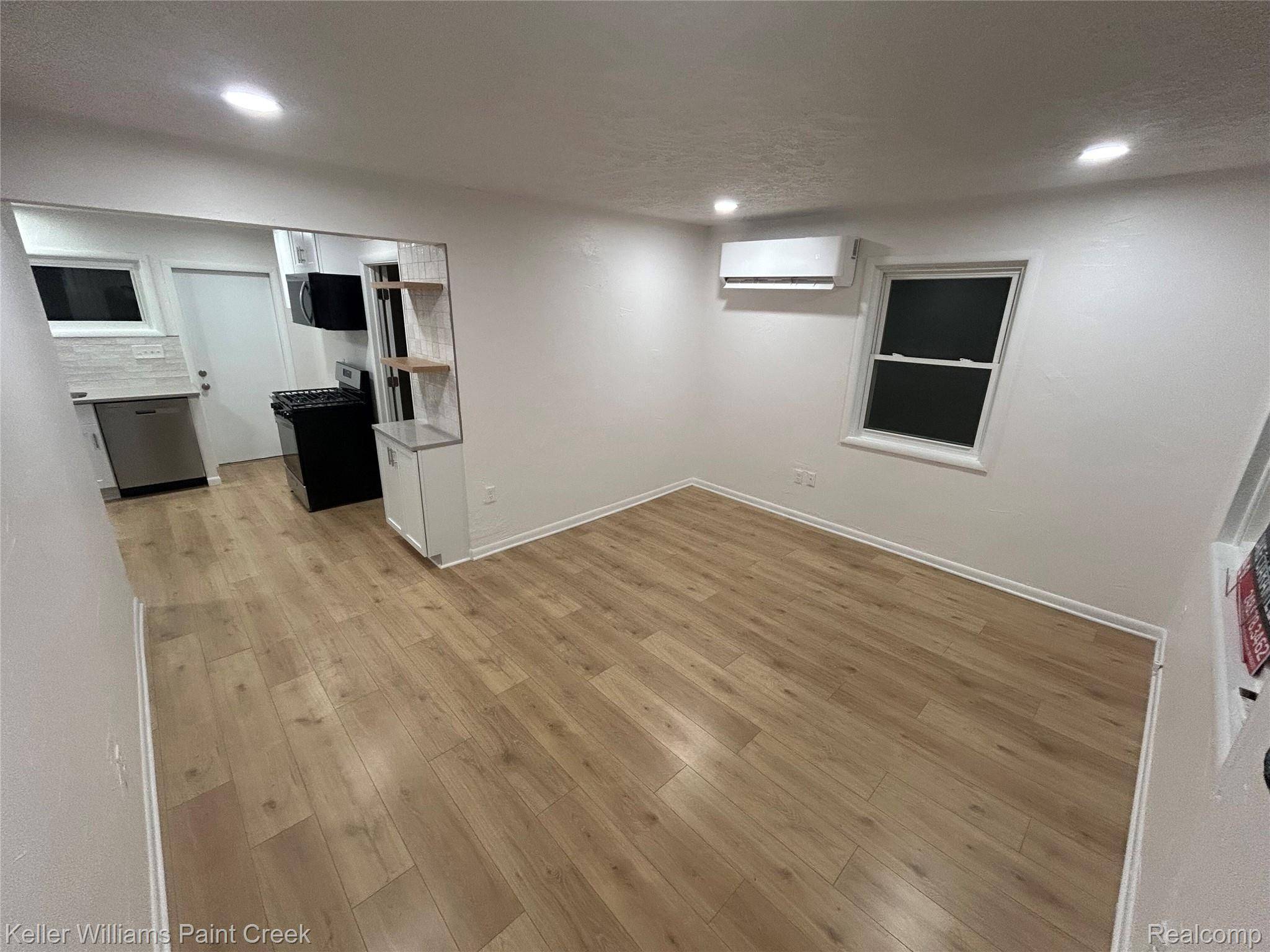 Lake Orion, MI 48362,667 Heights RD