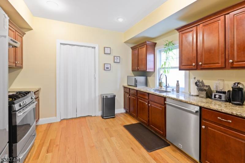 West New York Town, NJ 07093,532 64Th St