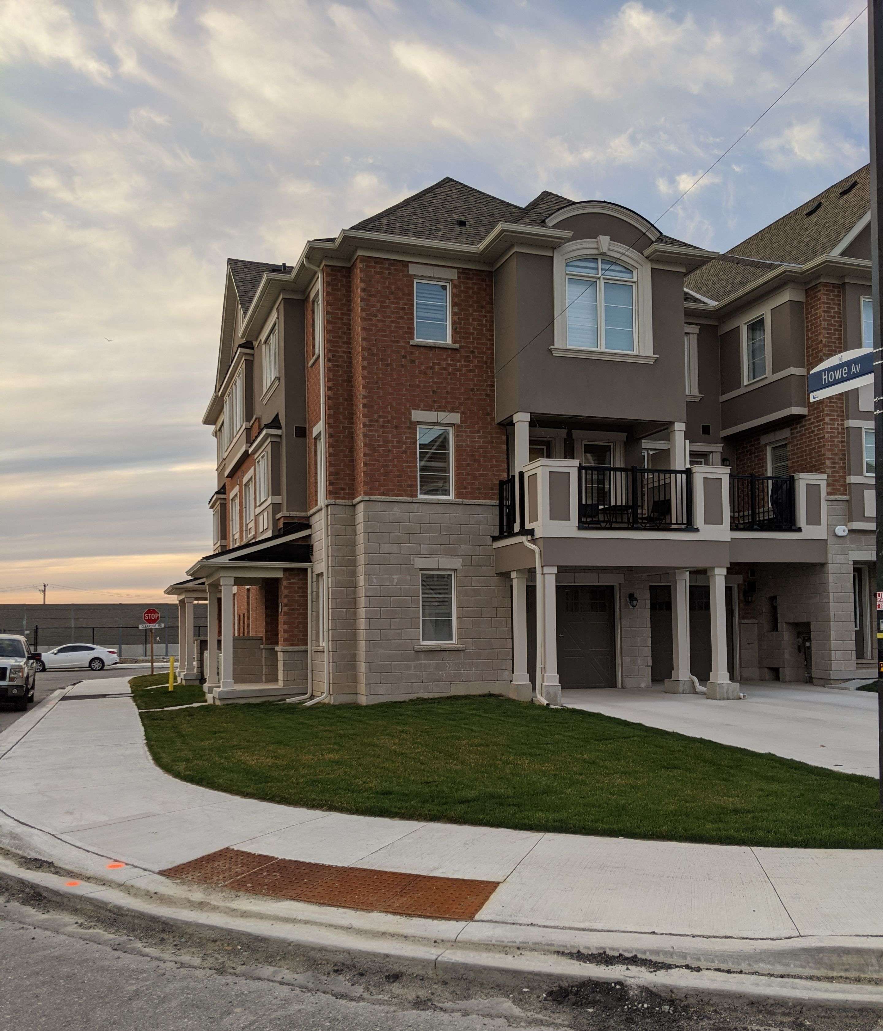 Toronto E04, ON M1L 0J4,103 Howe AVE