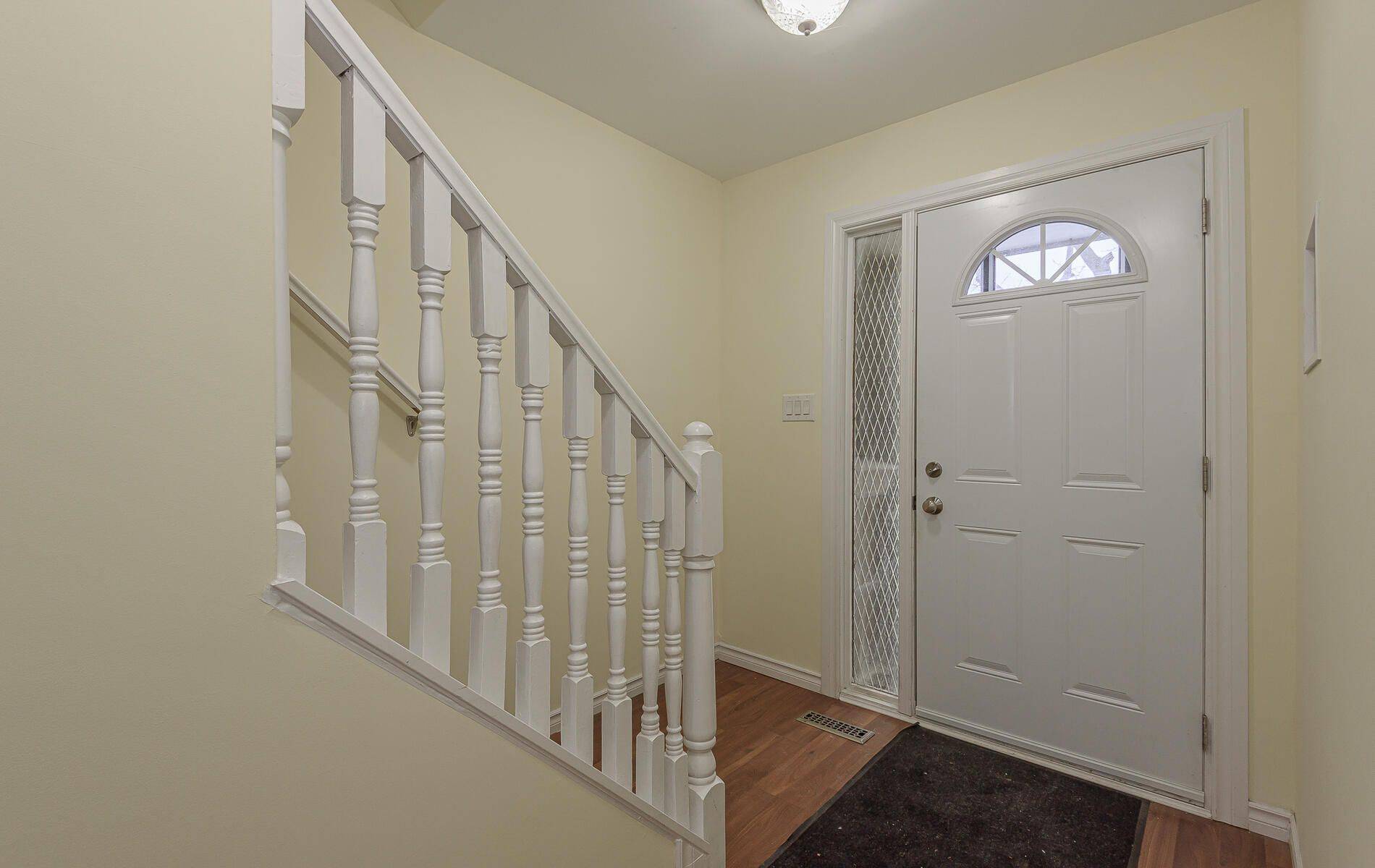 Oshawa, ON L1G 7C6,222 Pearson ST #64