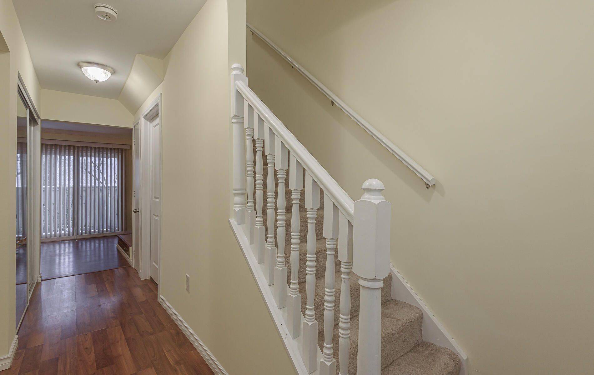 Oshawa, ON L1G 7C6,222 Pearson ST #64