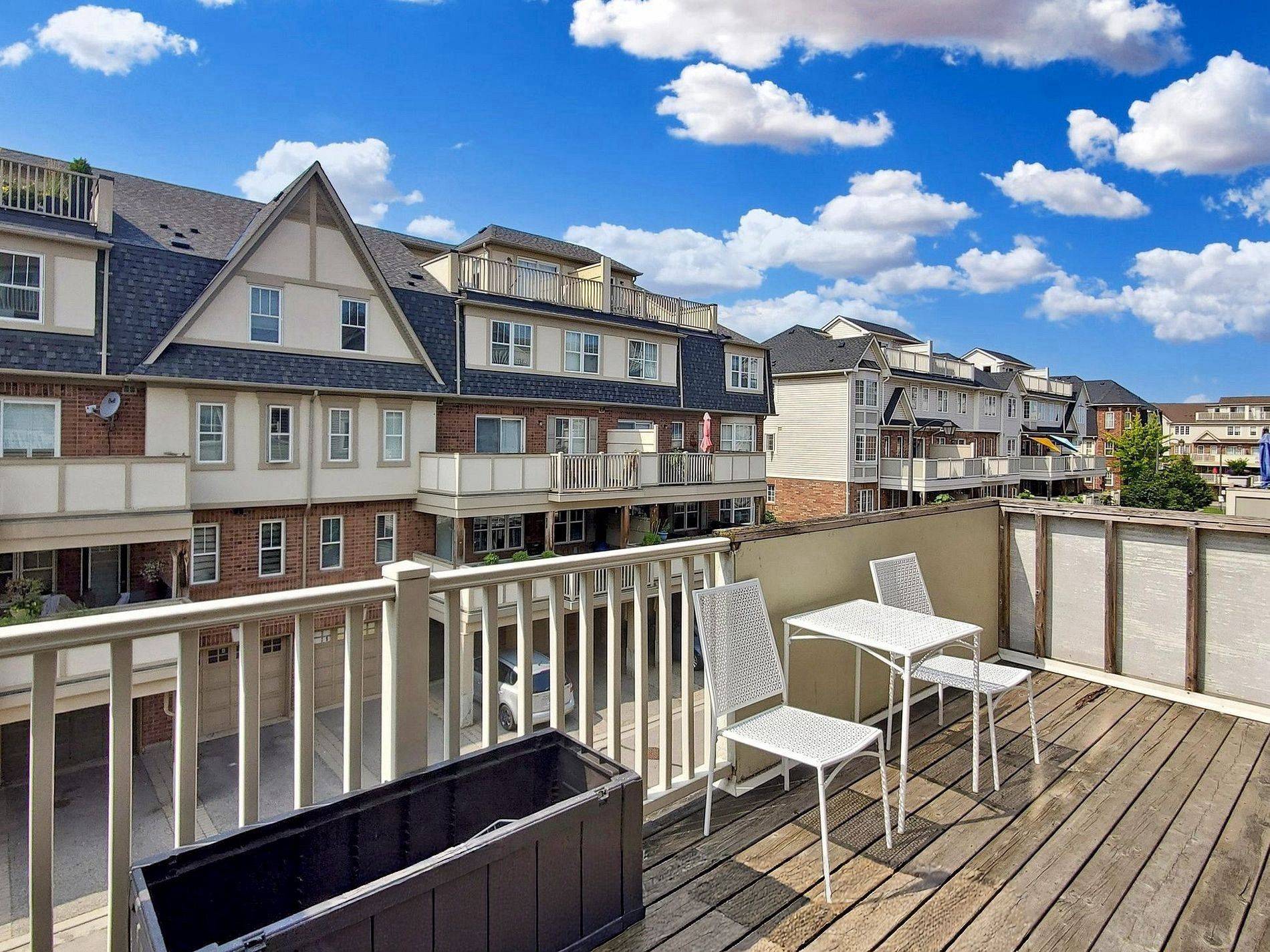 Mississauga, ON L5B 0B3,595 Dundas ST W #2