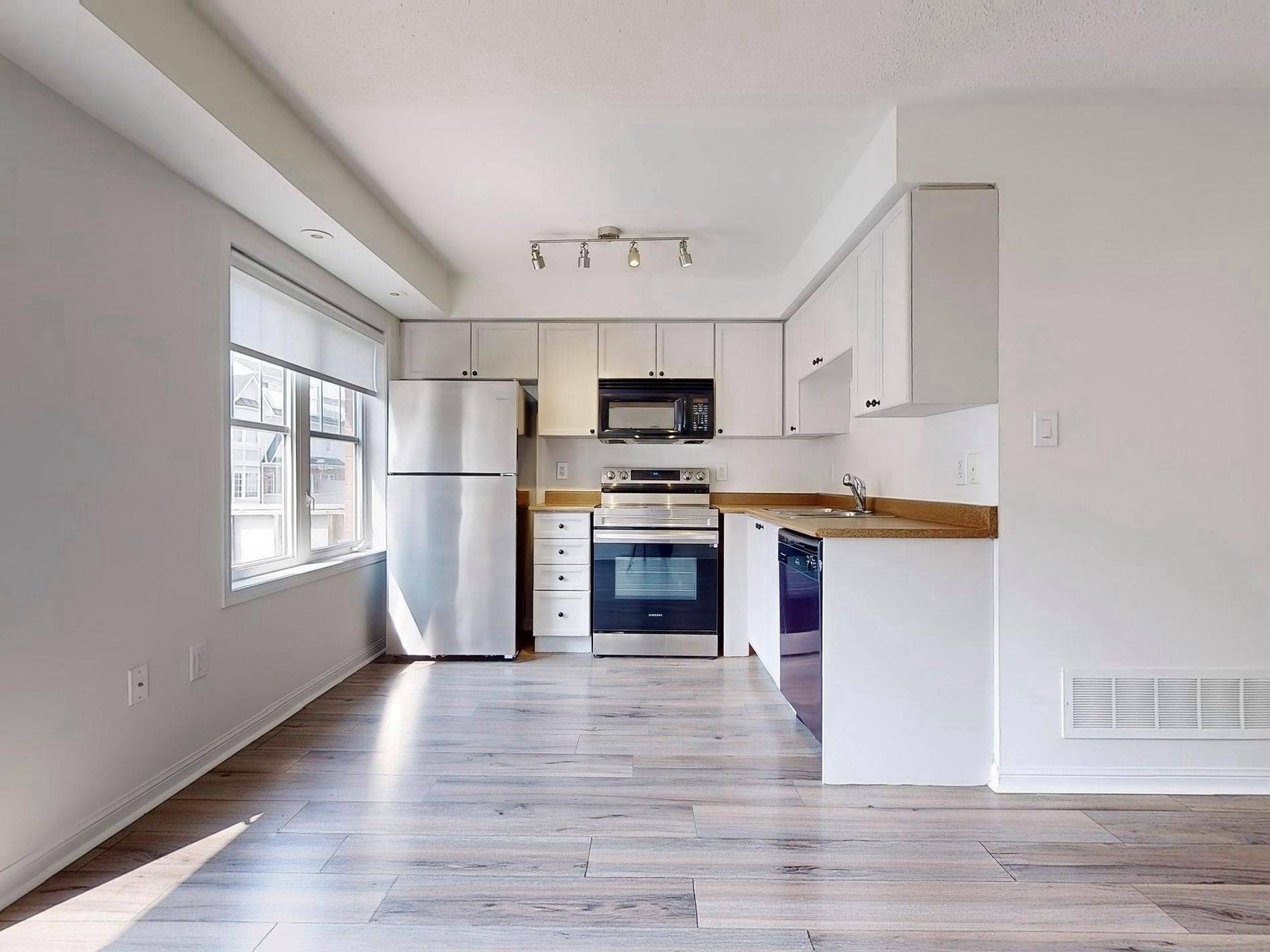 Mississauga, ON L5B 0B3,595 Dundas ST W #2