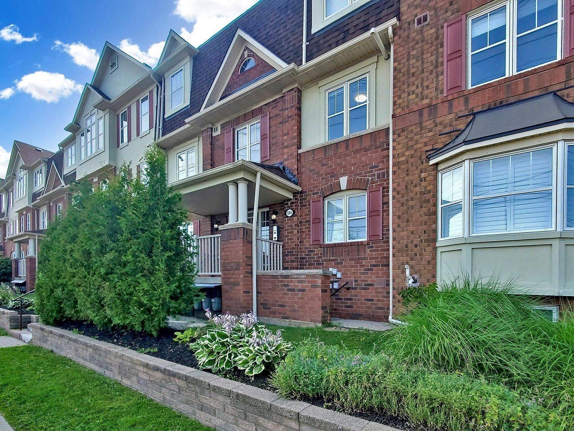 Mississauga, ON L5B 0B3,595 Dundas ST W #2