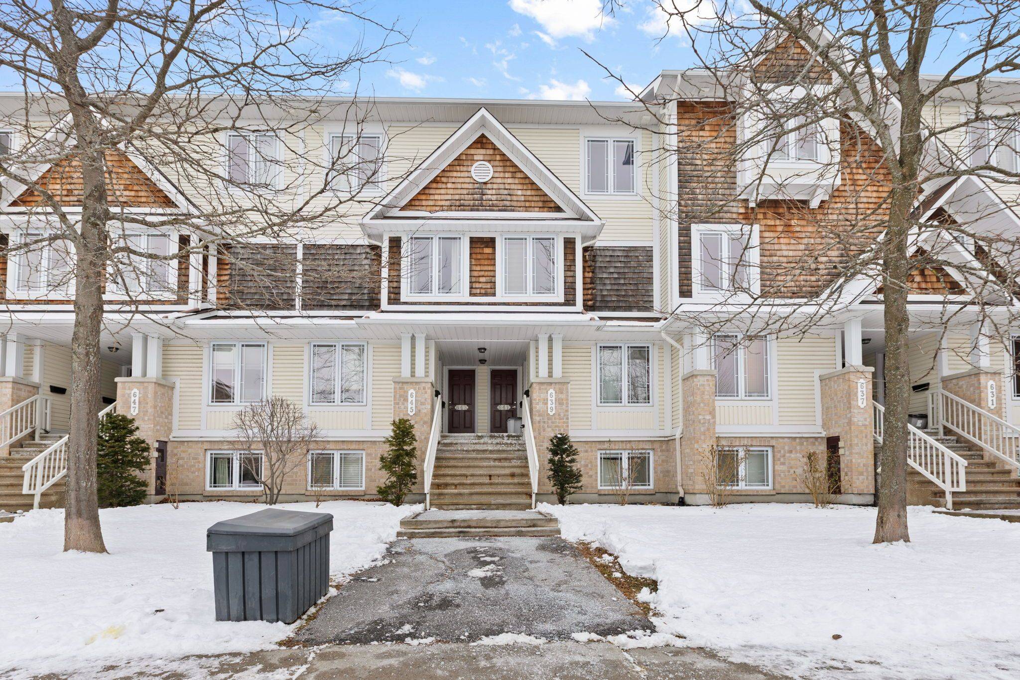 Orleans - Cumberland And Area, ON K4A 0B7,641 Louis Toscano DR #74