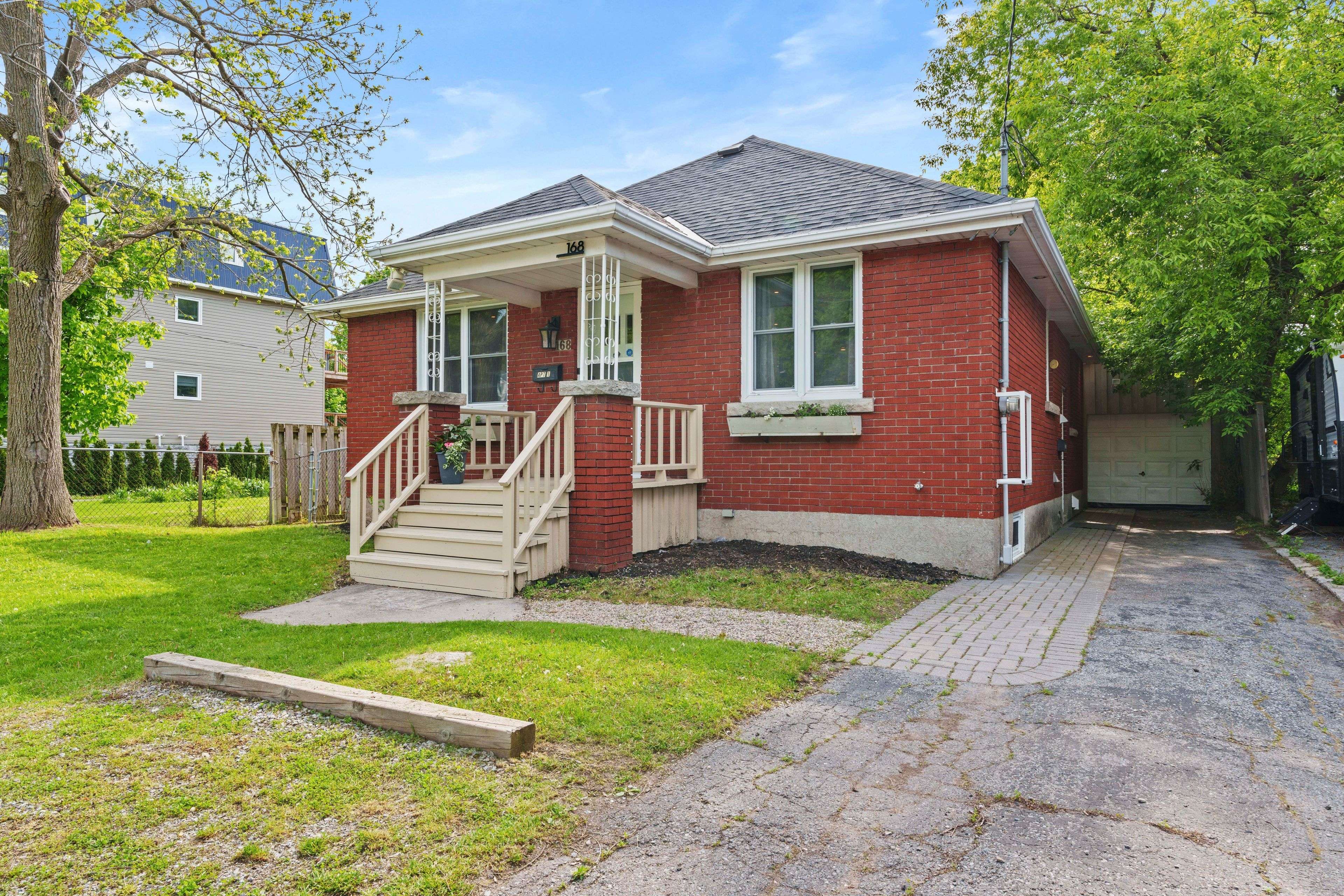 Kingston, ON K7L 4B8,168 MacDonnell ST