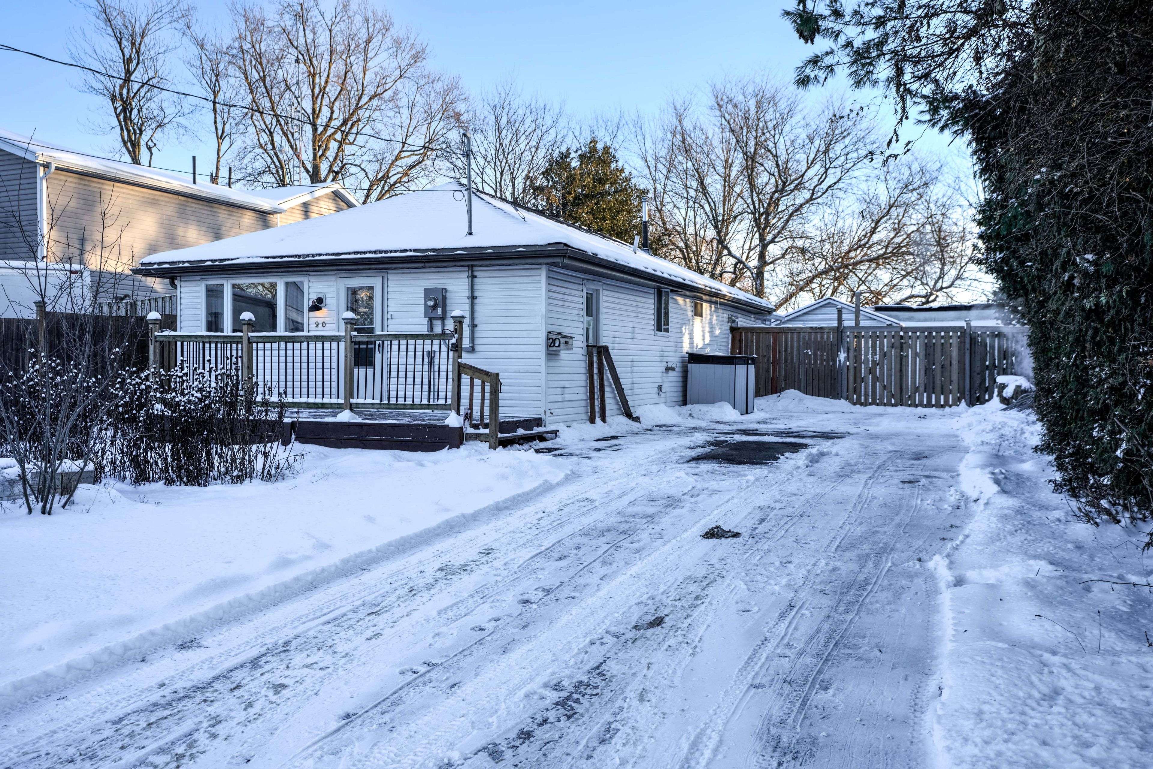 Kingston, ON K7K 2V5,20 Maccauley ST