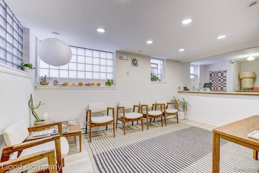 Oak Park, MI 48237,8750 W 9 Mile RD