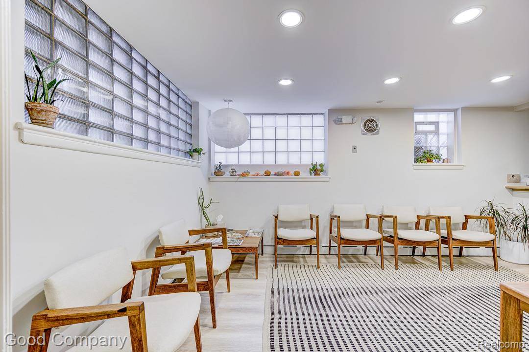 Oak Park, MI 48237,8750 W 9 Mile RD