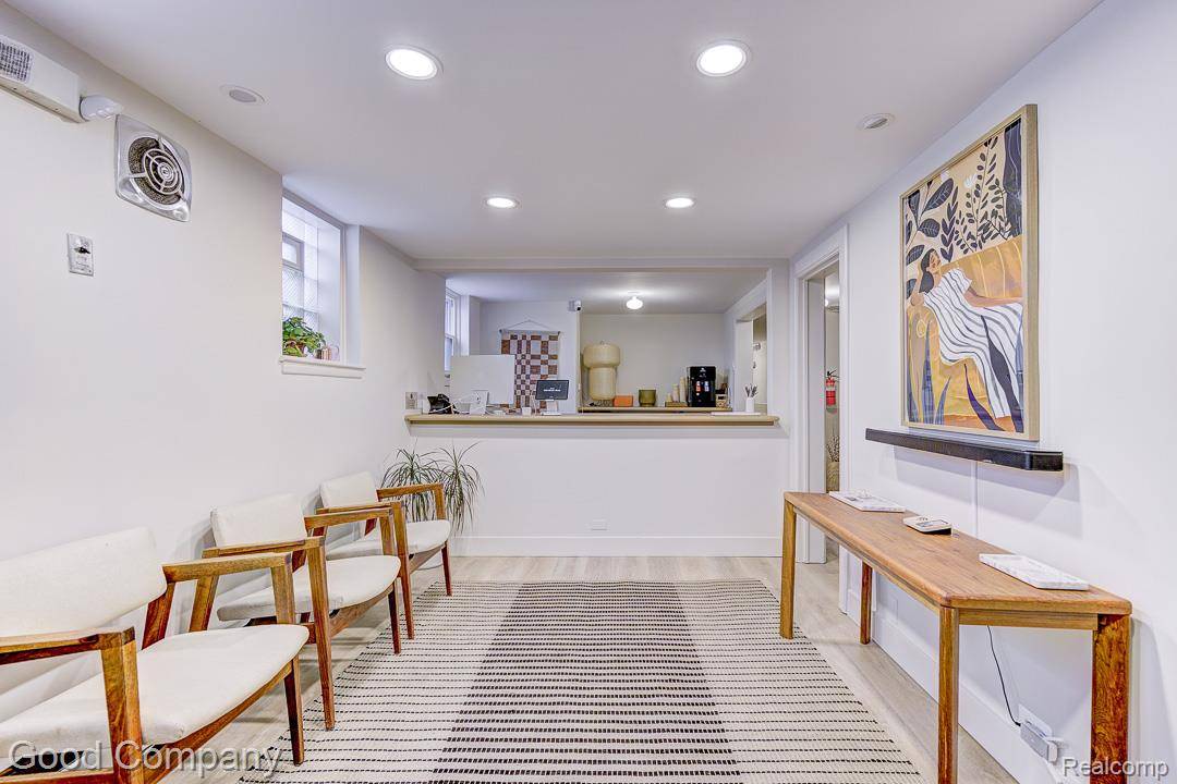 Oak Park, MI 48237,8750 W 9 Mile RD