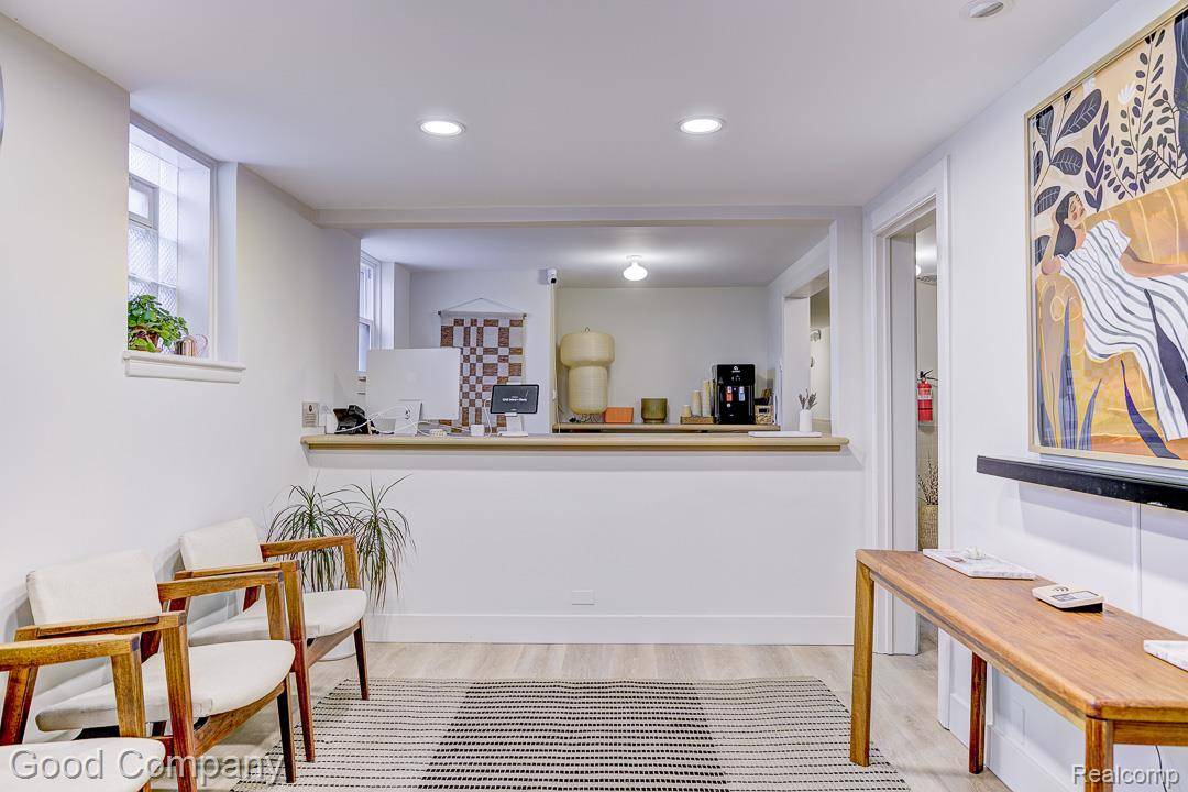 Oak Park, MI 48237,8750 W 9 Mile RD