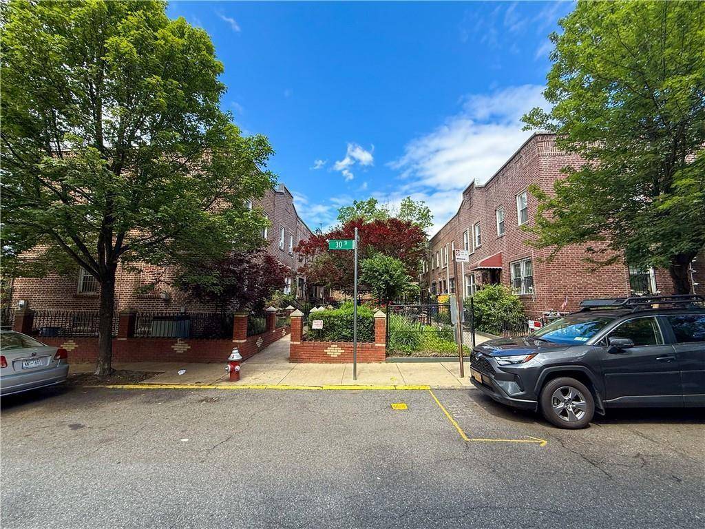 Brooklyn, NY 11232,2 Roosevelt CT