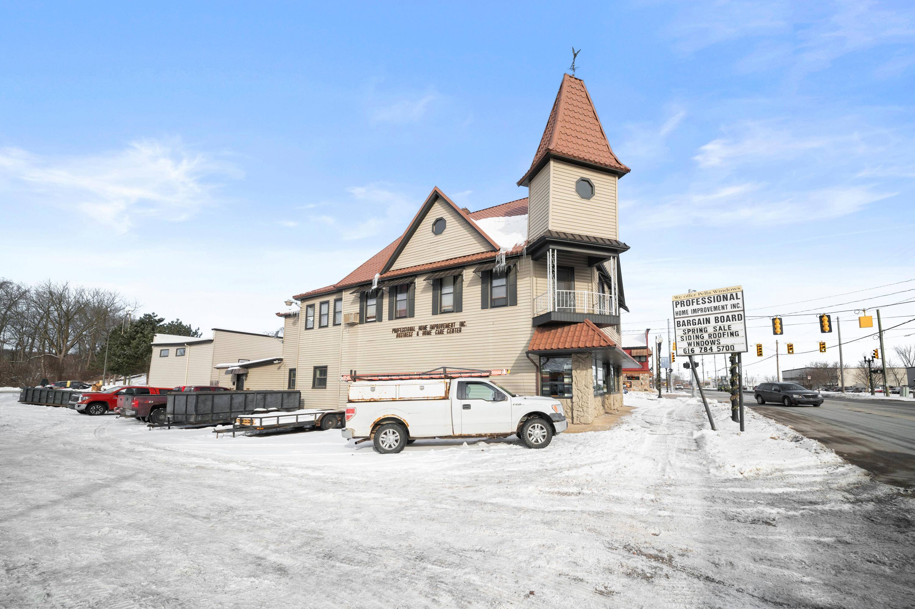 Comstock Park, MI 49321,3955 W River DR NE