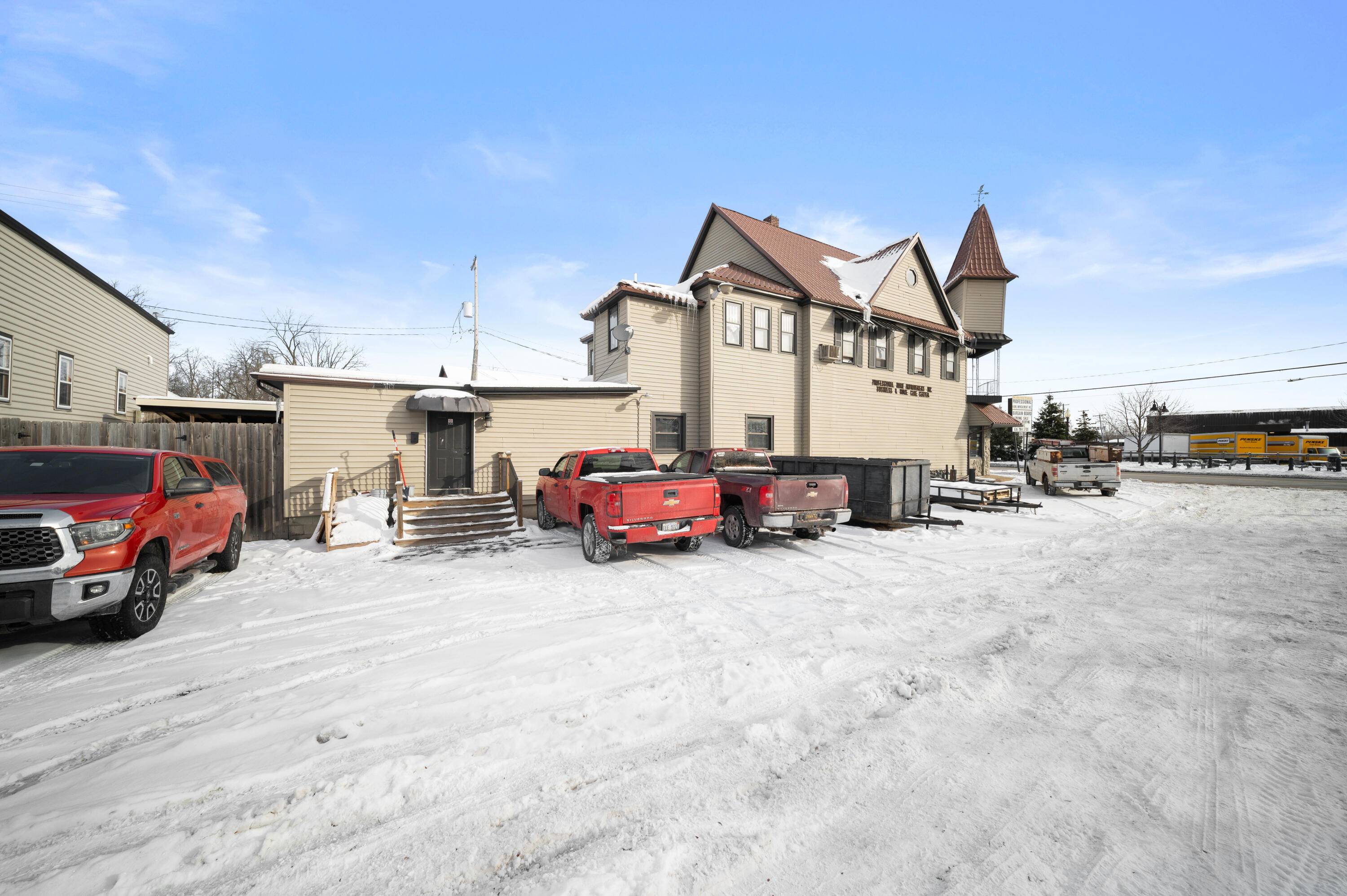 Comstock Park, MI 49321,3955 W River DR NE