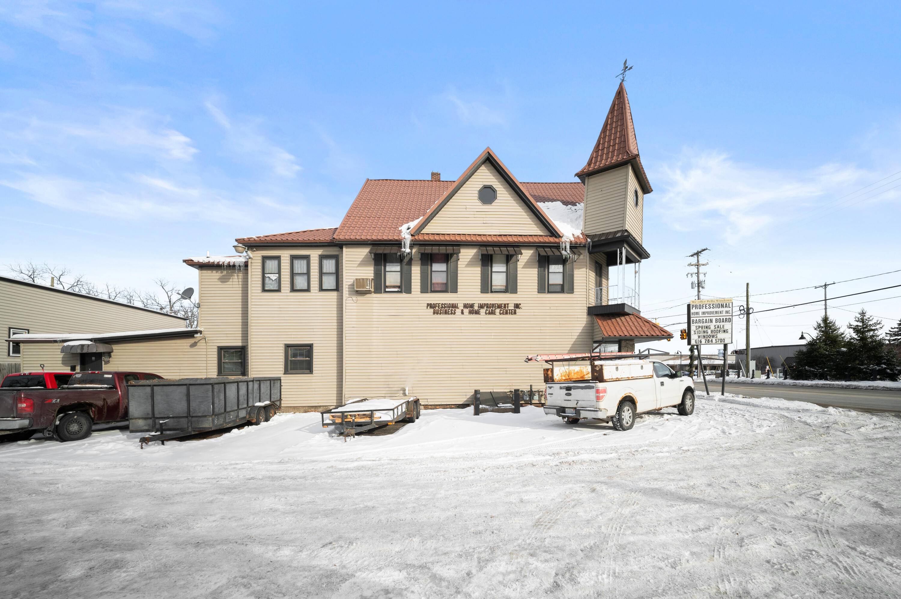 Comstock Park, MI 49321,3955 W River DR NE