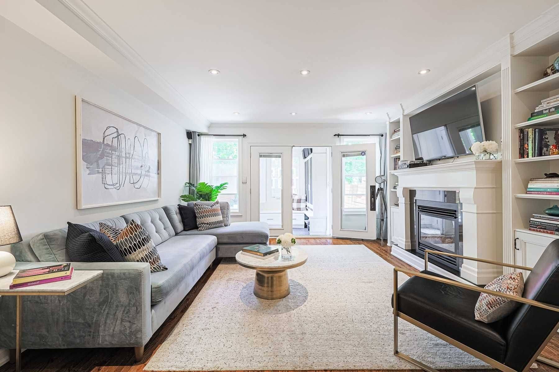 Toronto C02, ON M6G 2H2,56 Helena AVE