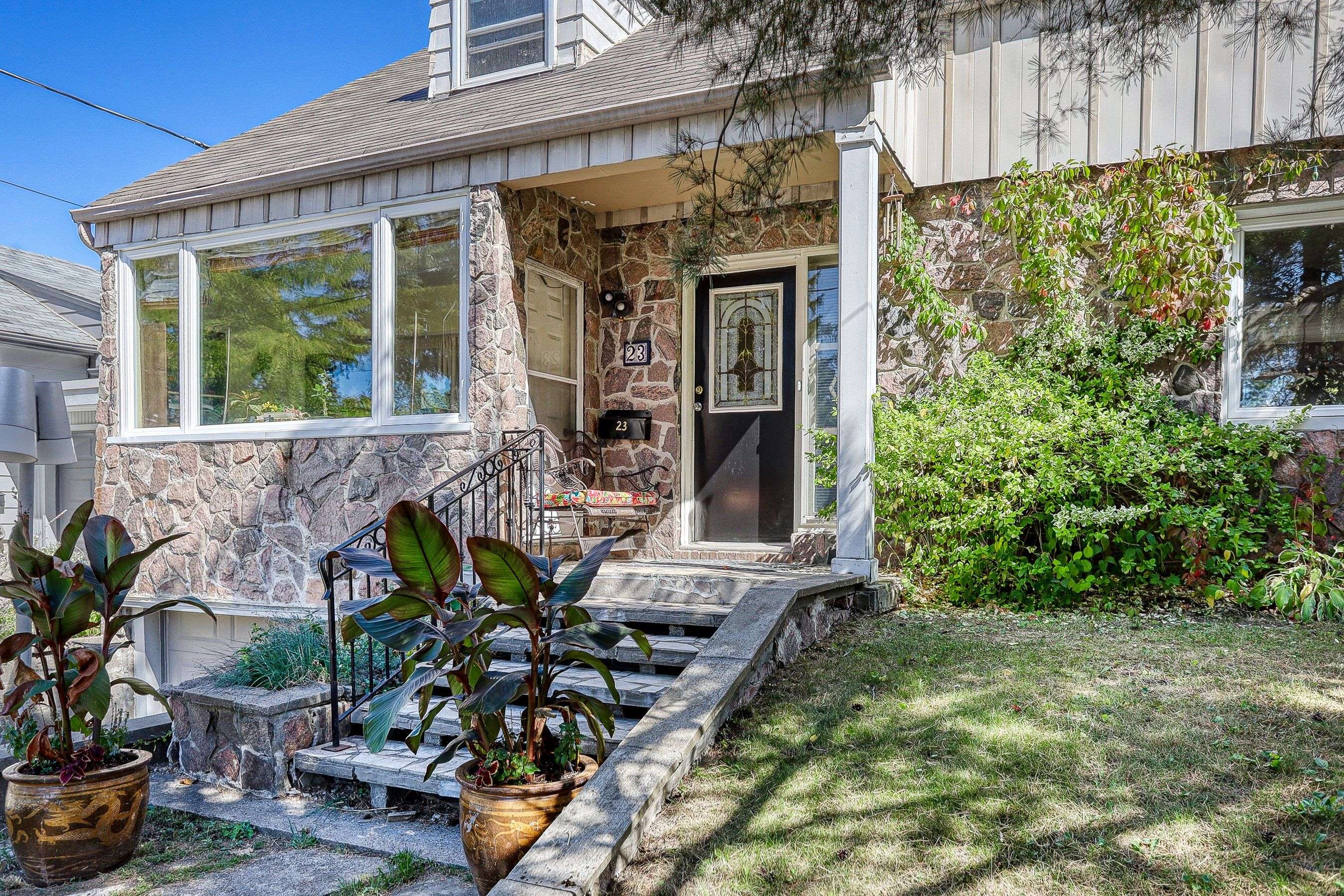 Toronto E10, ON M1E 3A2,23 Westcroft DR