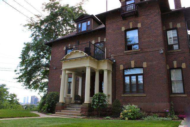 Toronto E01, ON M4K 2P1,646 Broadview AVE #50C