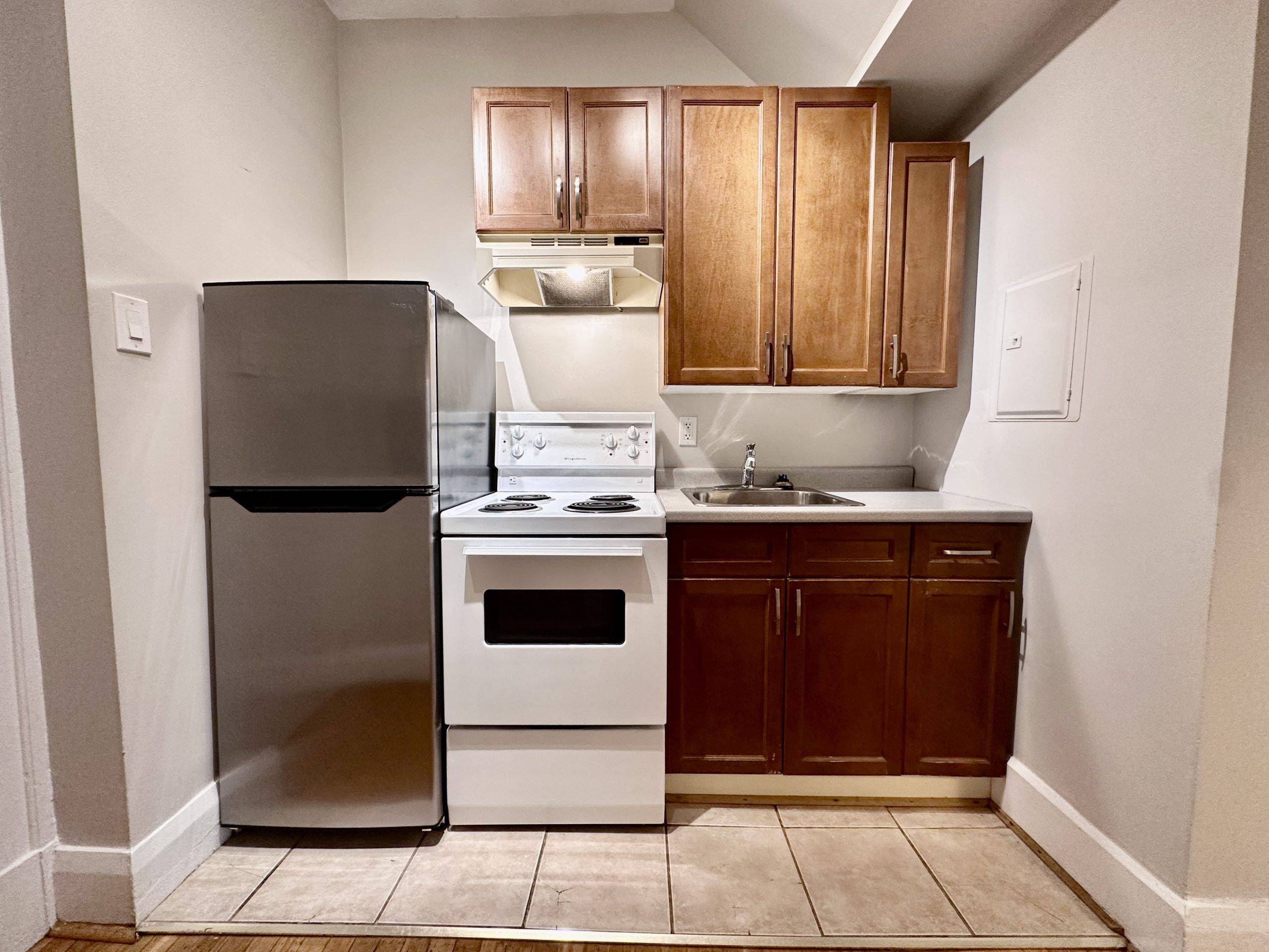 Toronto E01, ON M4K 2P1,646 Broadview AVE #200C