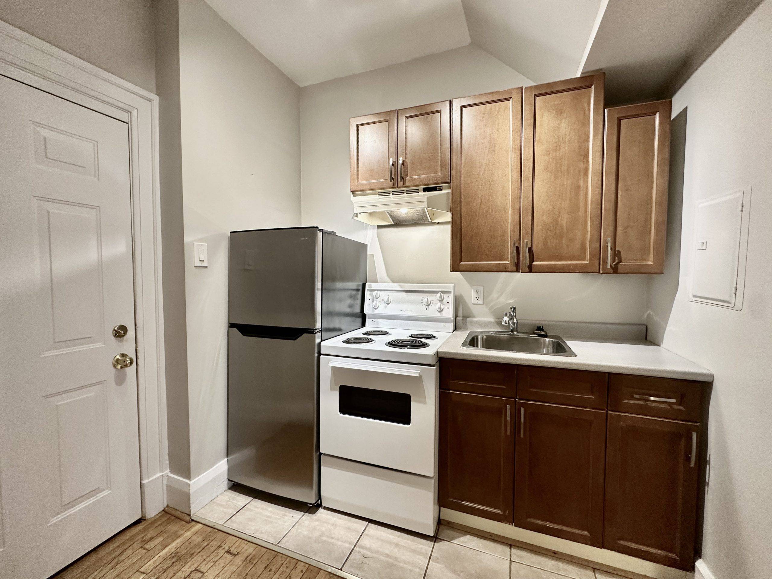 Toronto E01, ON M4K 2P1,646 Broadview AVE #200C