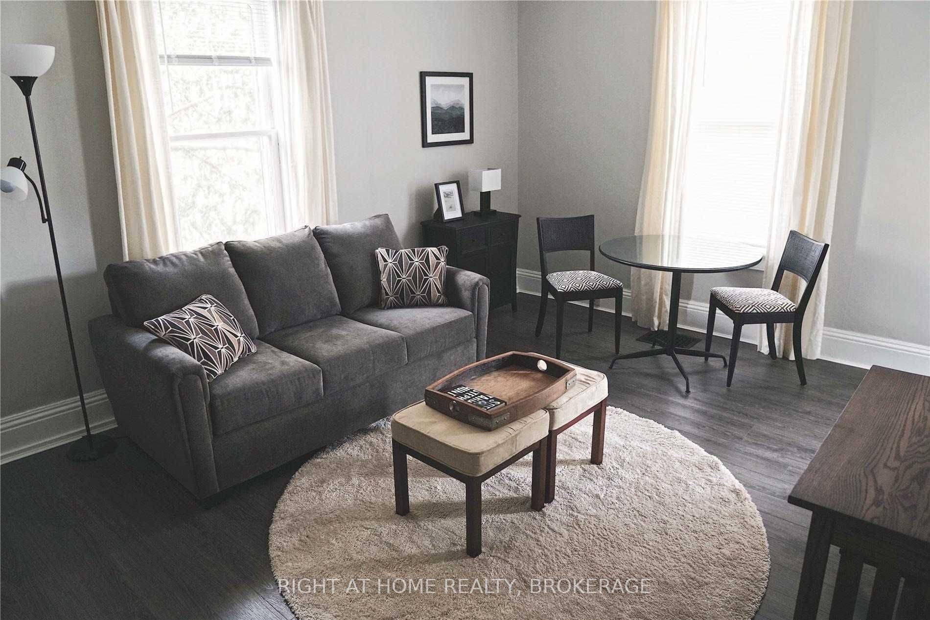 Oakville, ON L6J 3G6,164 Trafalgar RD #1