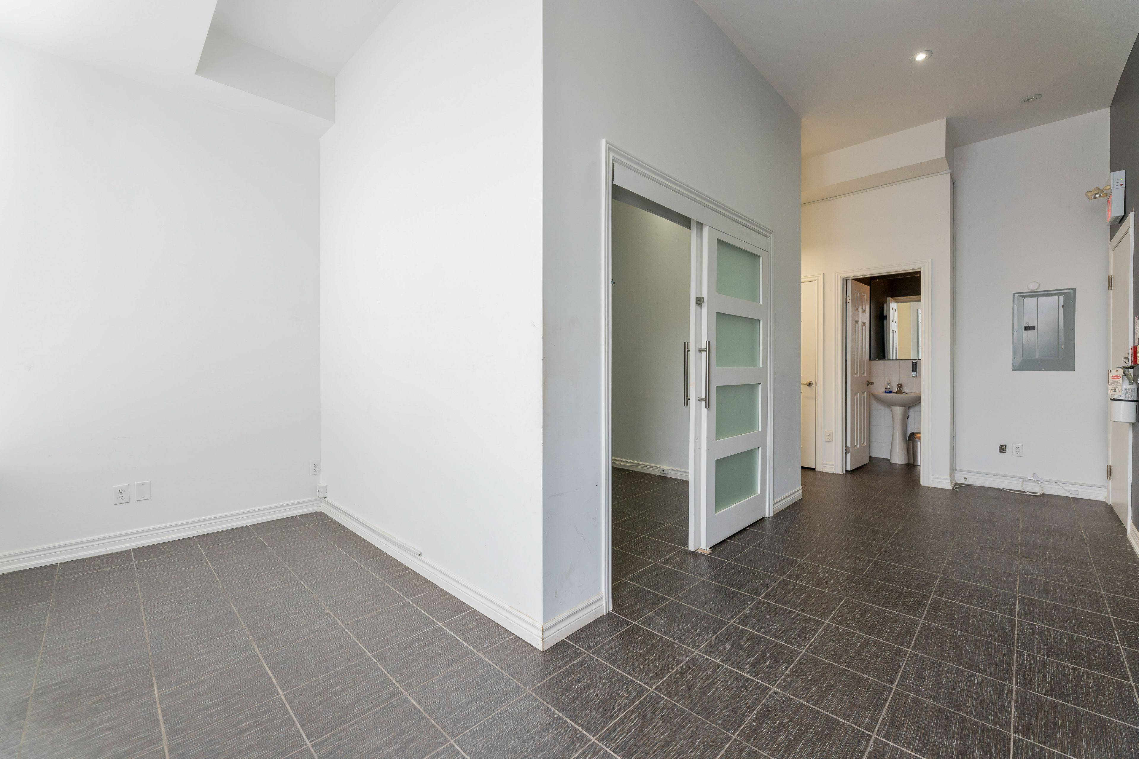 Toronto W04, ON M6N 3R9,1023 Weston RD