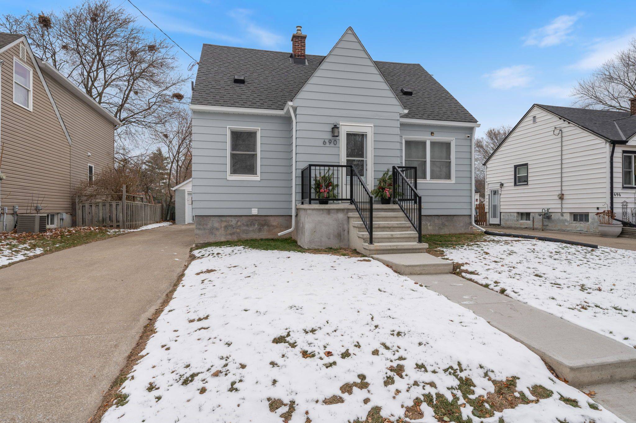 Sarnia, ON N7V 1Z7,690 Rosedale AVE