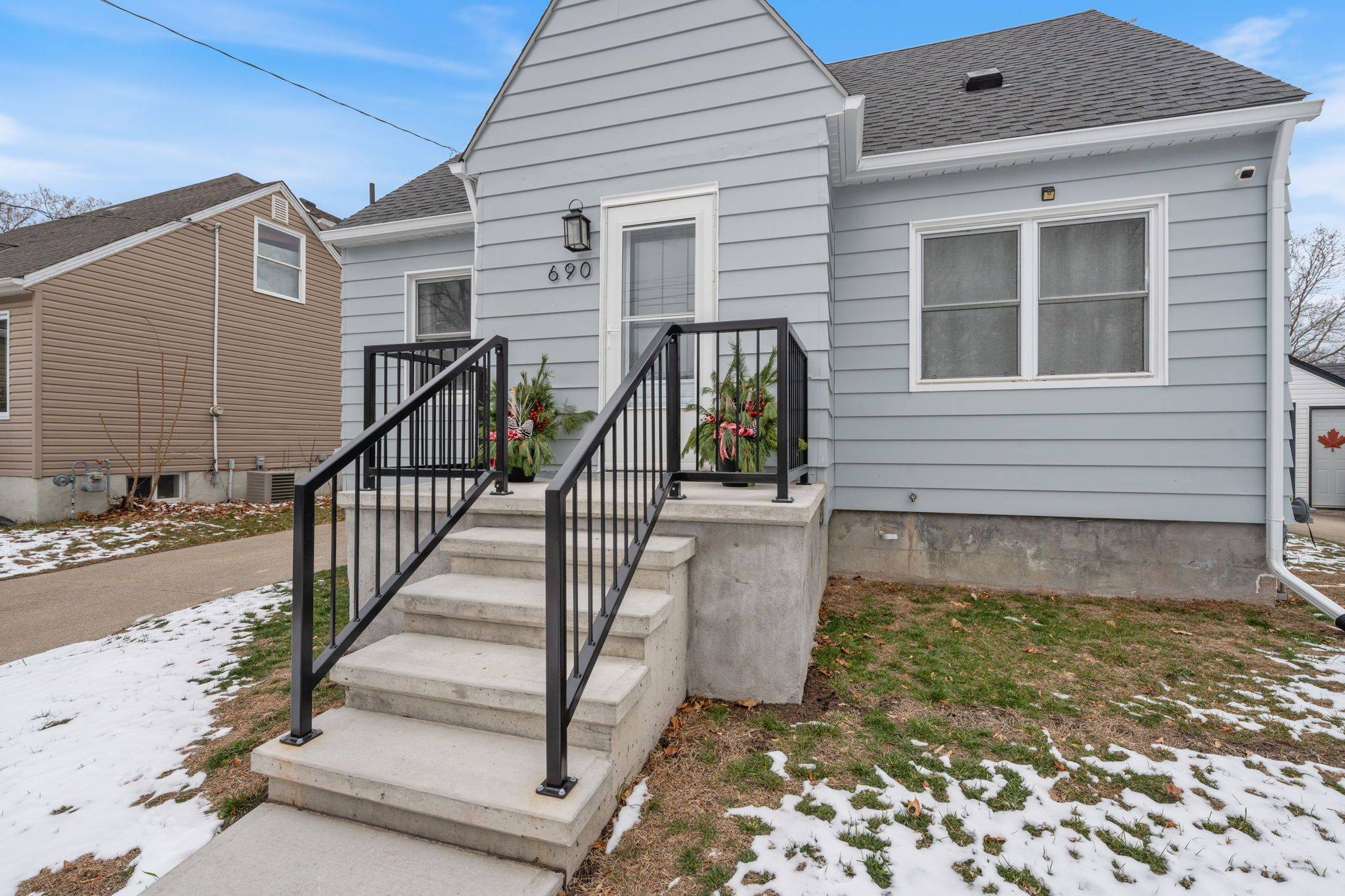 Sarnia, ON N7V 1Z7,690 Rosedale AVE